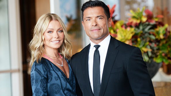 Kelly Ripa Shares 'Thirsty' Video of Mark Consuelos' Shirtless Workout
