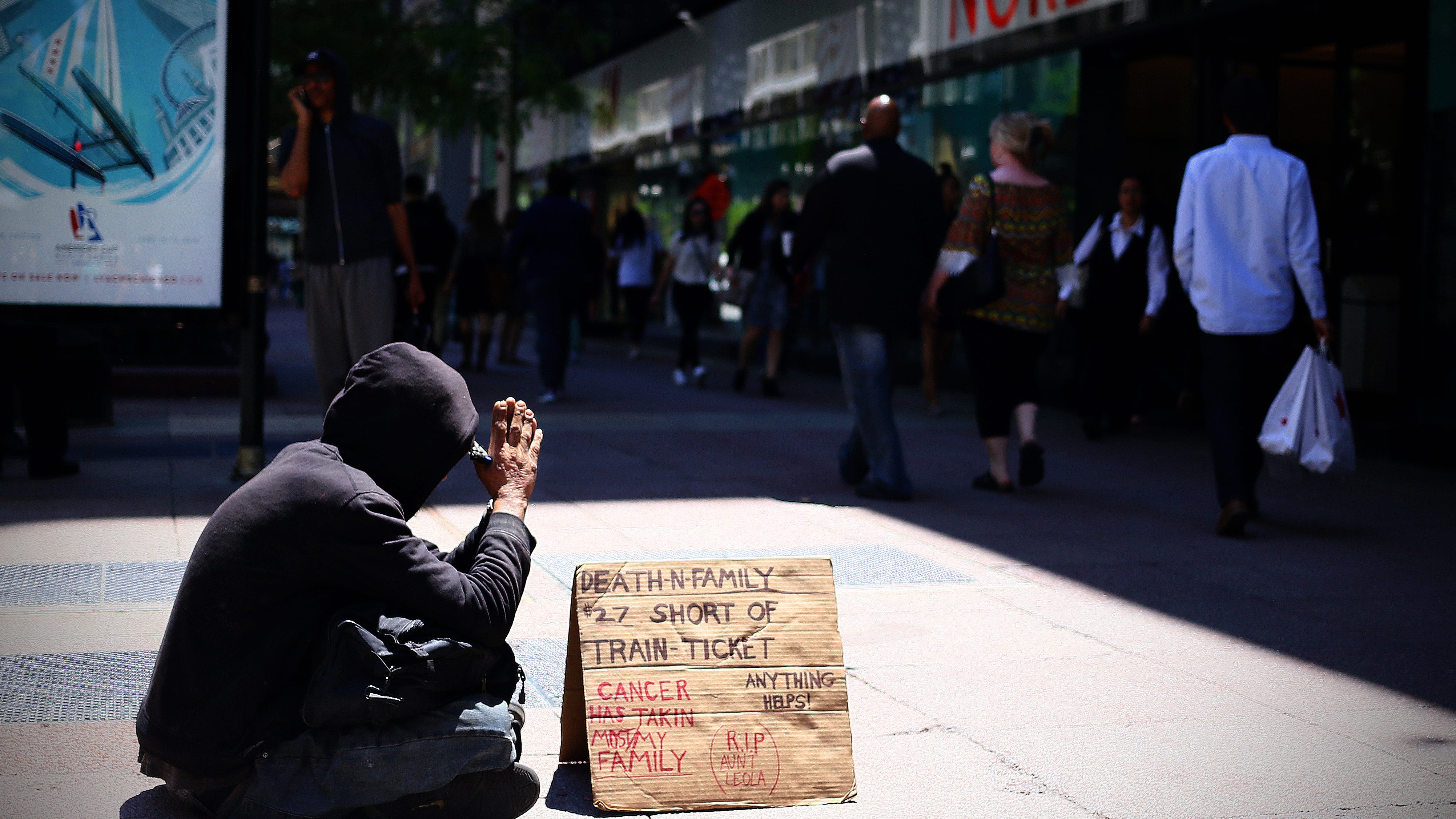 Activist spends night outside City Hall to draw attention to Chicago's homeless population