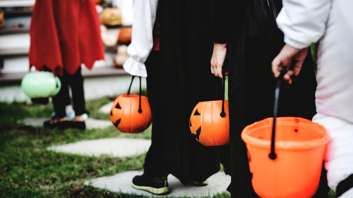 Is it Safe to Trick-or-Treat This Halloween Amid the Pandemic?