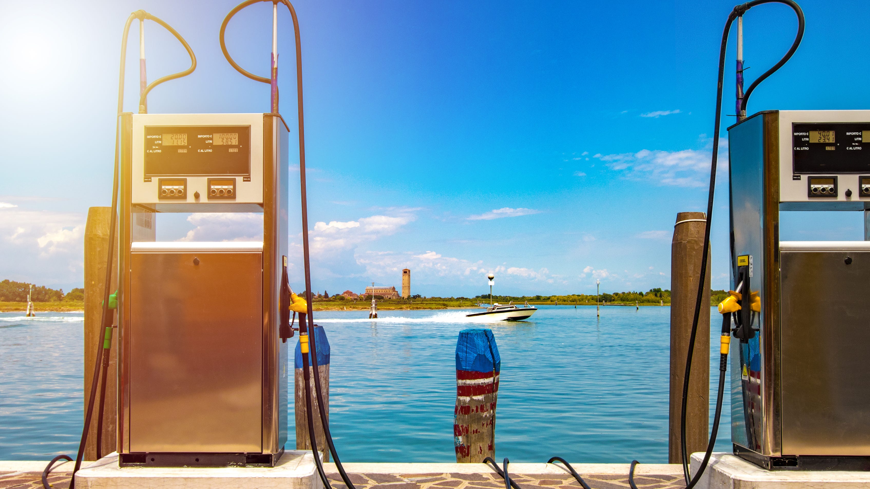 Boaters beware: USCG issues warning over E15 fuel trickling into gas stations this summer
