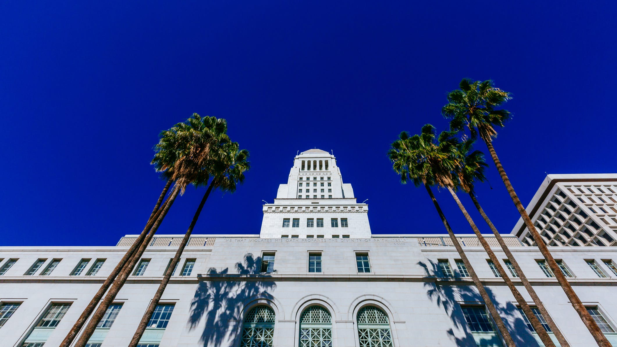 LA City Council calls for criminal investigation into migrant transportation