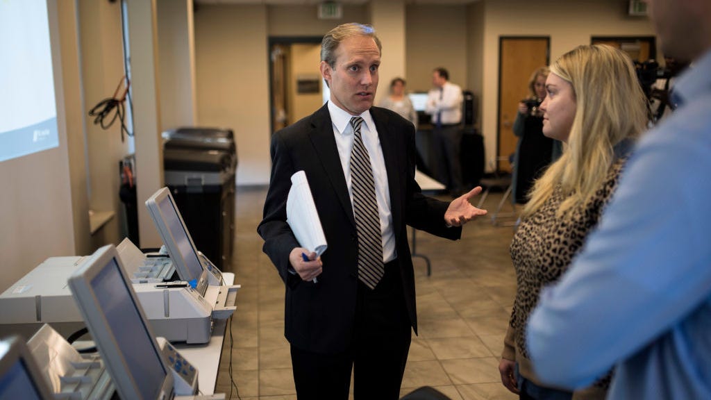 Incumbent Democrat Steve Simon defeats Kim Crockett in Secretary of State race