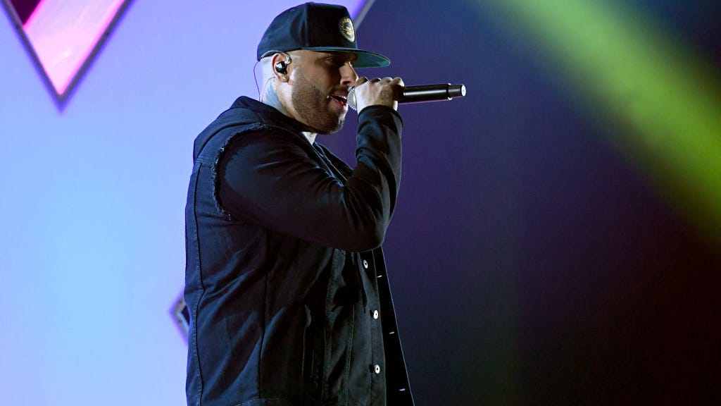 Nicky Jam Le Pide Matrimonio a Novia, Dice ‘Que Duremos Hasta Viejitos’