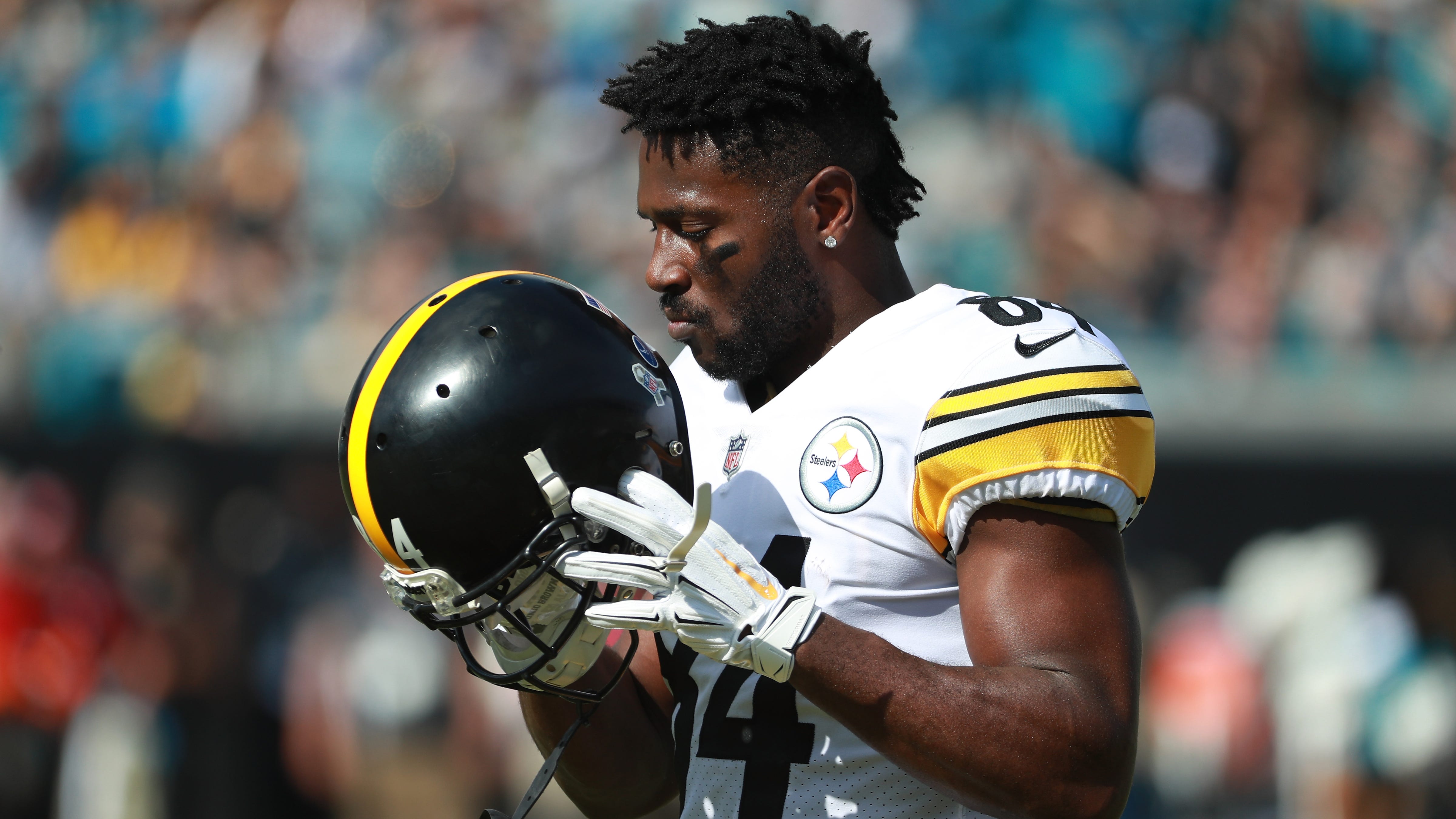 Reliving the NFL’s Nastiest Player-Team Breakups