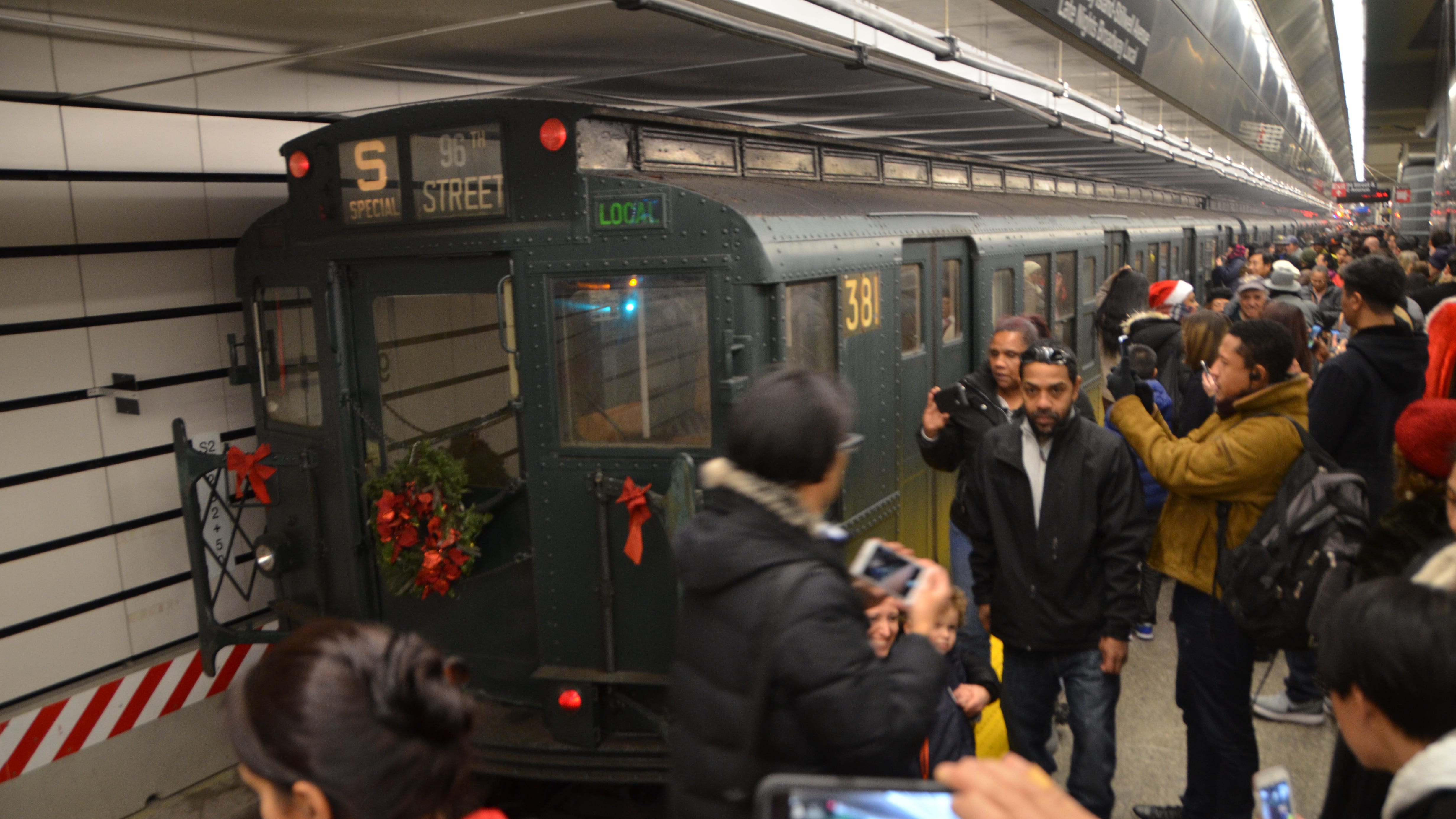Holiday vintage subway car rides return after 2-year COVID hiatus