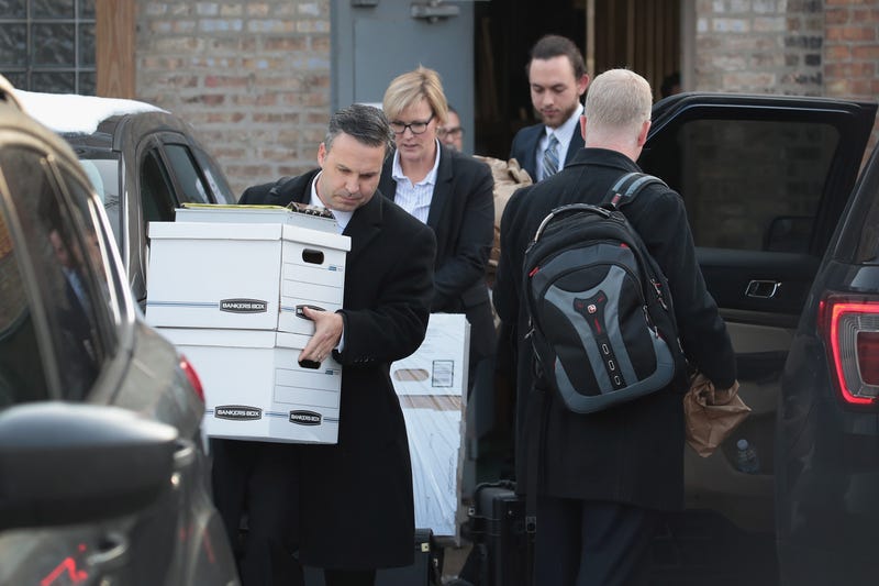 FBI Officers raid Ald. Ed Burke's office in 2018