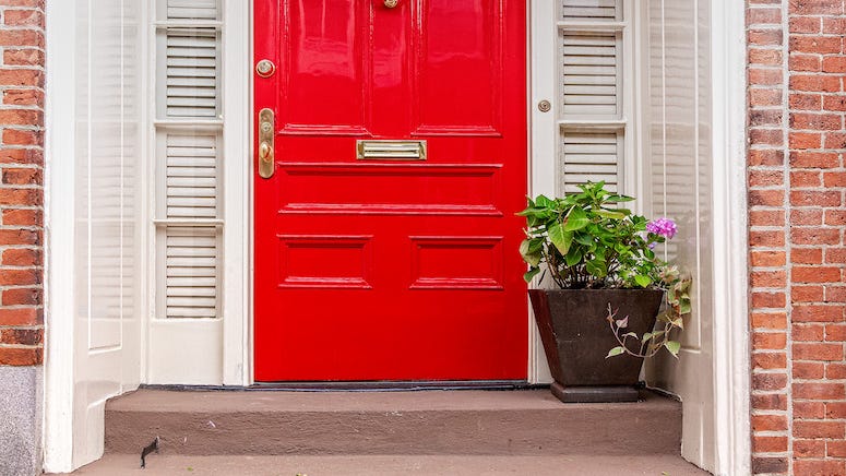 Porch pirates steal an entire porch from a woman's house