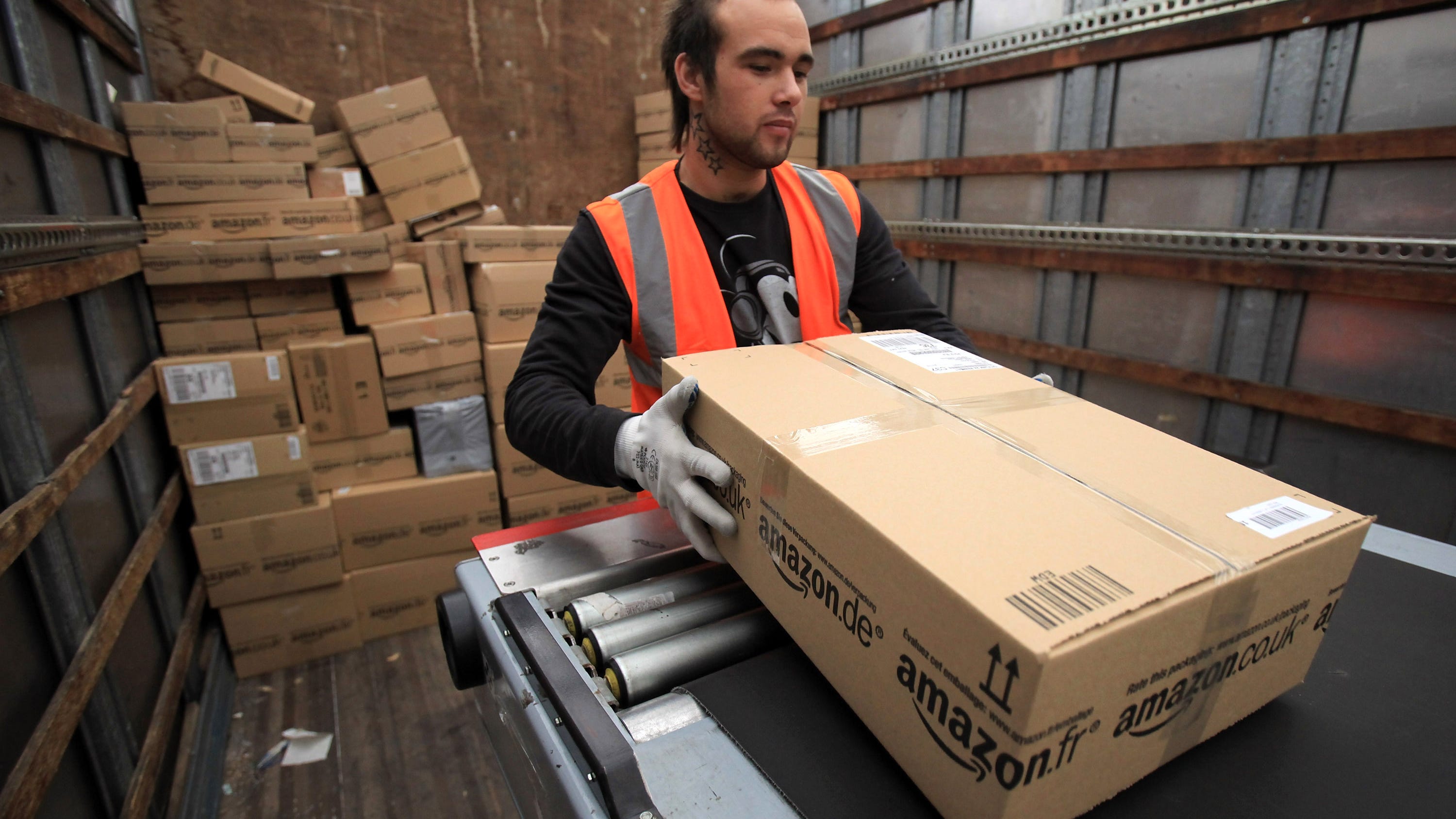 CA sues Amazon over worker COVID-19 safety protocols