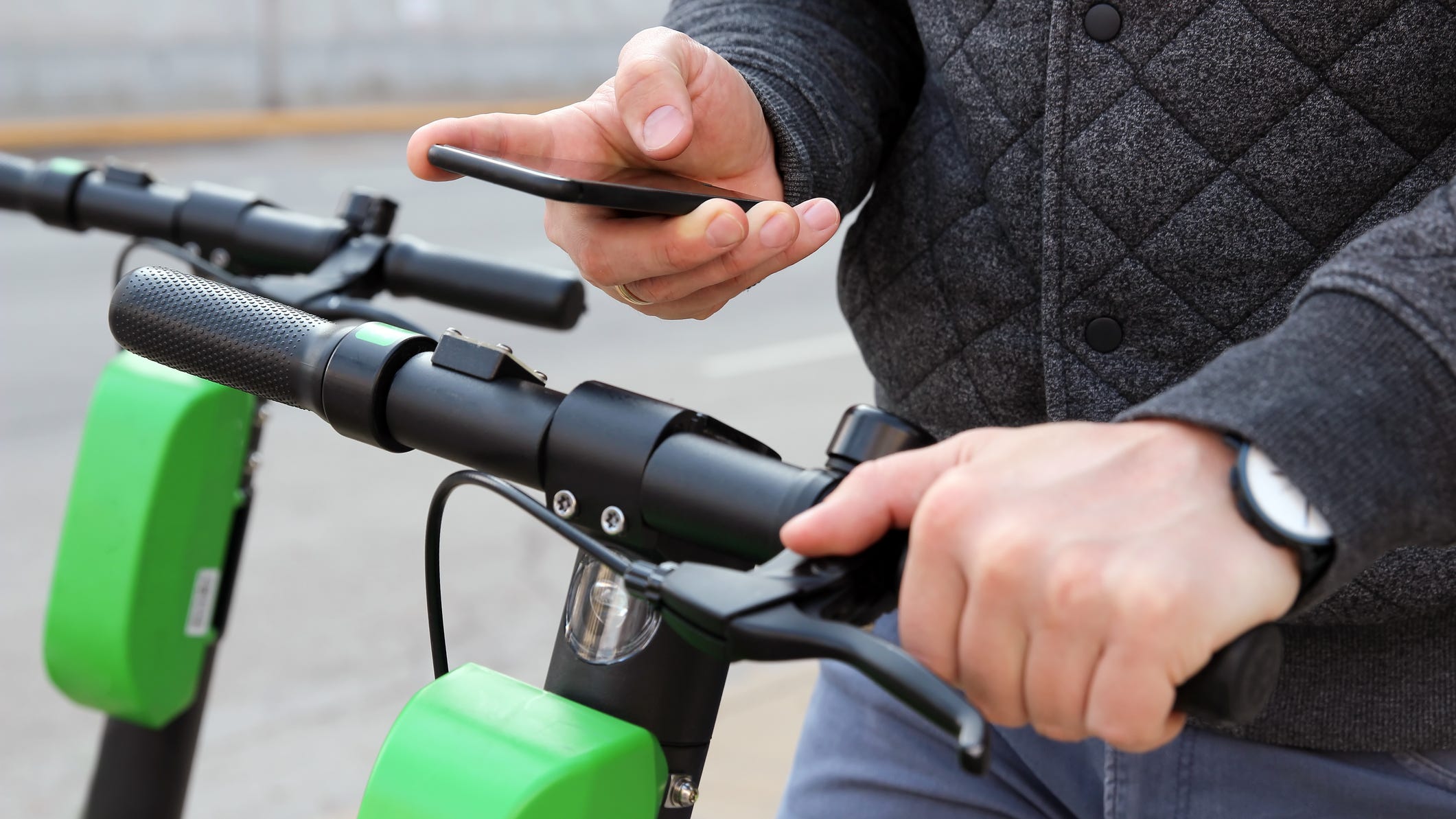 Aldermen push for e-scooters to return to Chicago