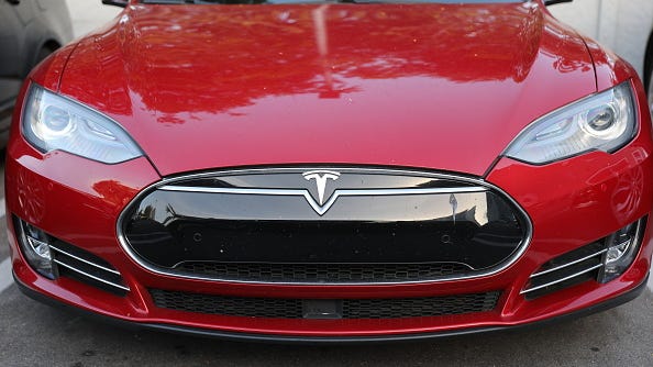 Hertz places order for 100,000 Tesla sedans, marking largest EV order ever