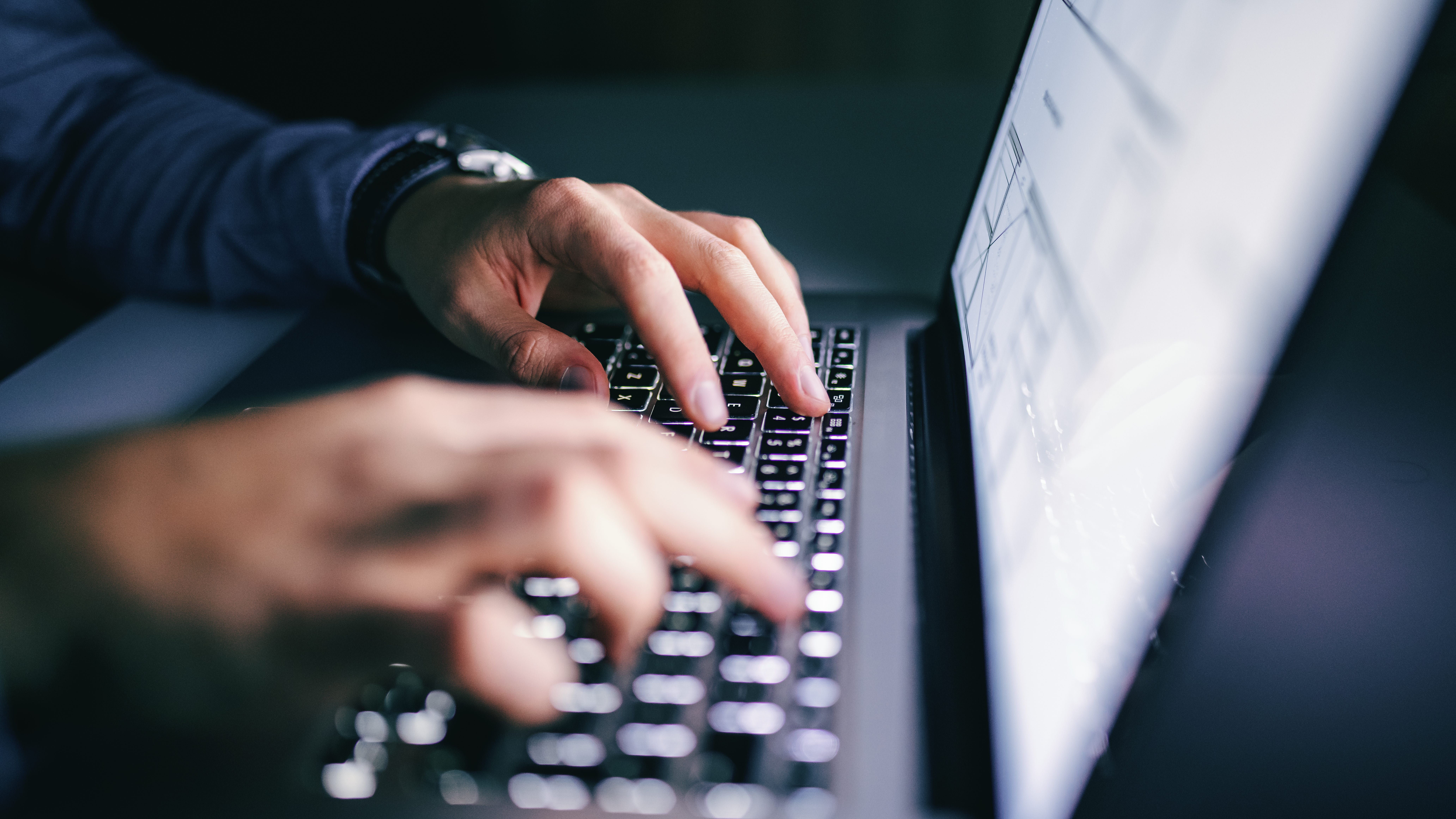 Detective sent graphic messages to decoy posing as 14-year-old girl: D.A.