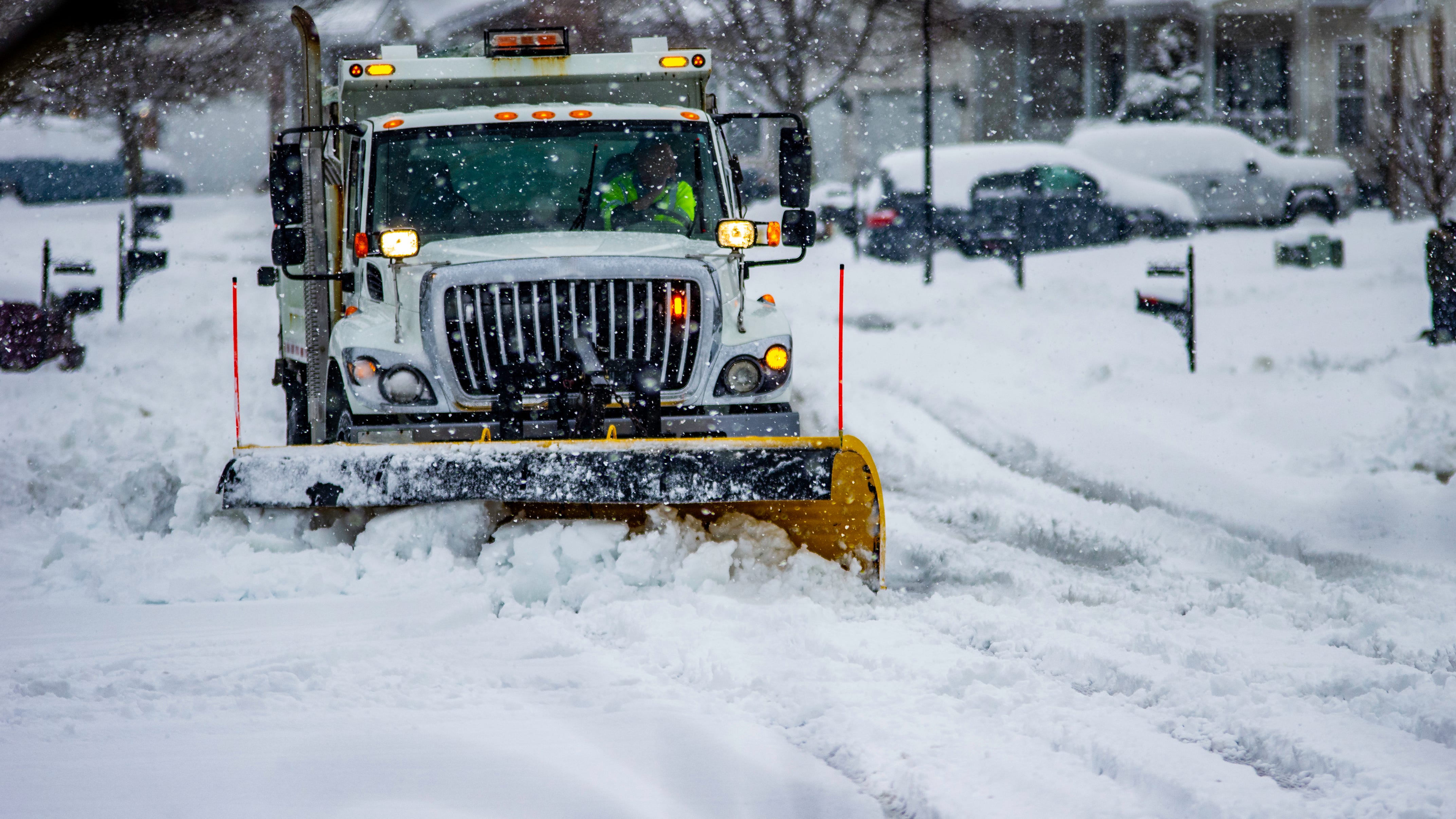 Hundreds of plows deployed ahead of snowstorm