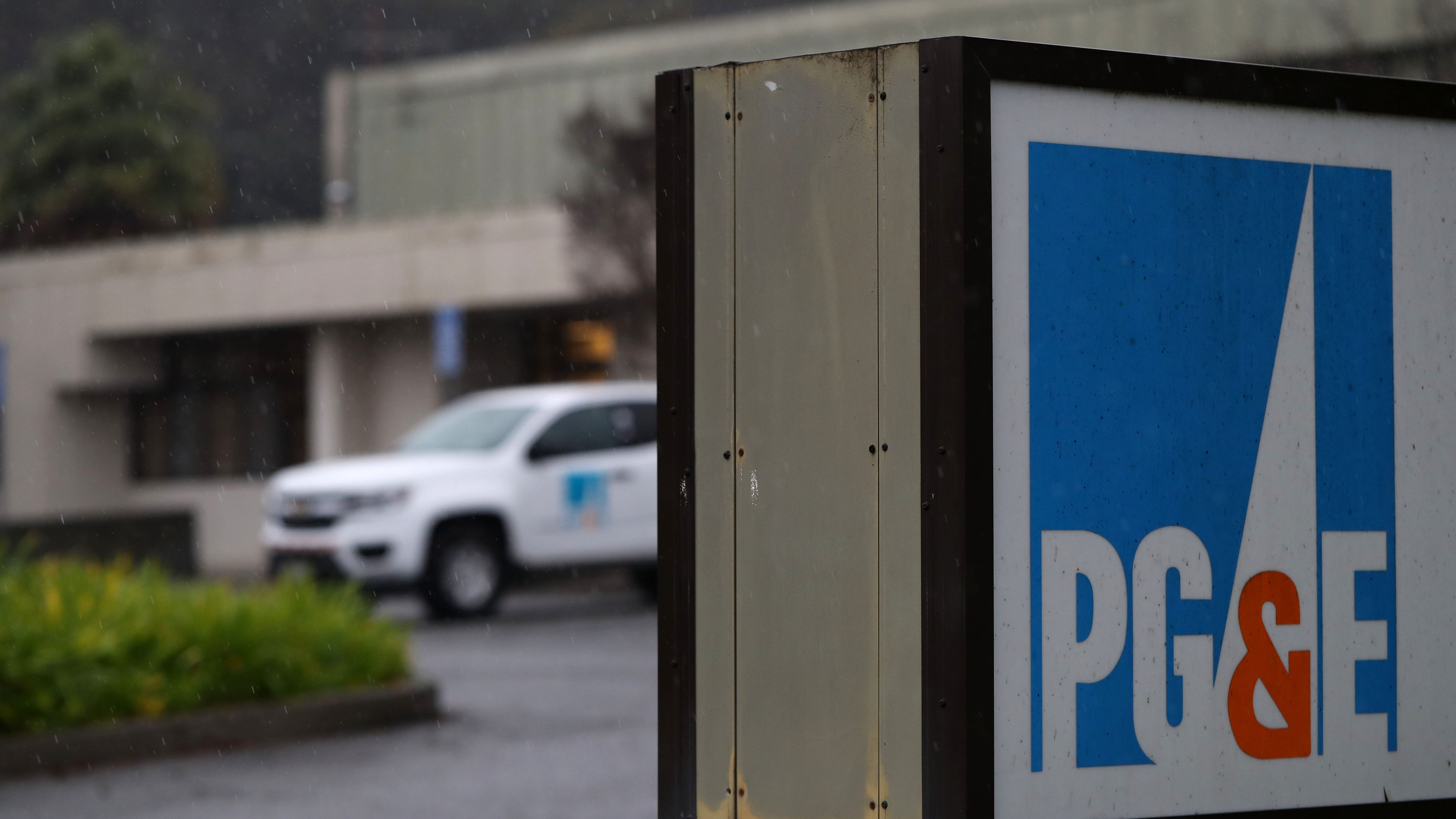 Why PG&E, California utilities want to add new fees for rooftop solar panels