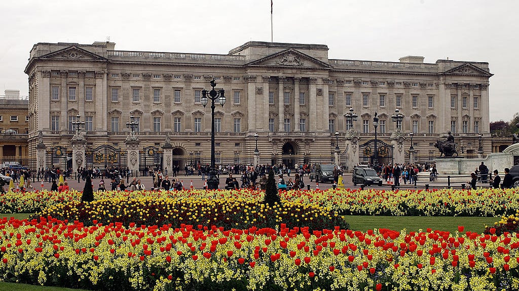 'Seismic news for Britain': UK mourns Queen Elizabeth II