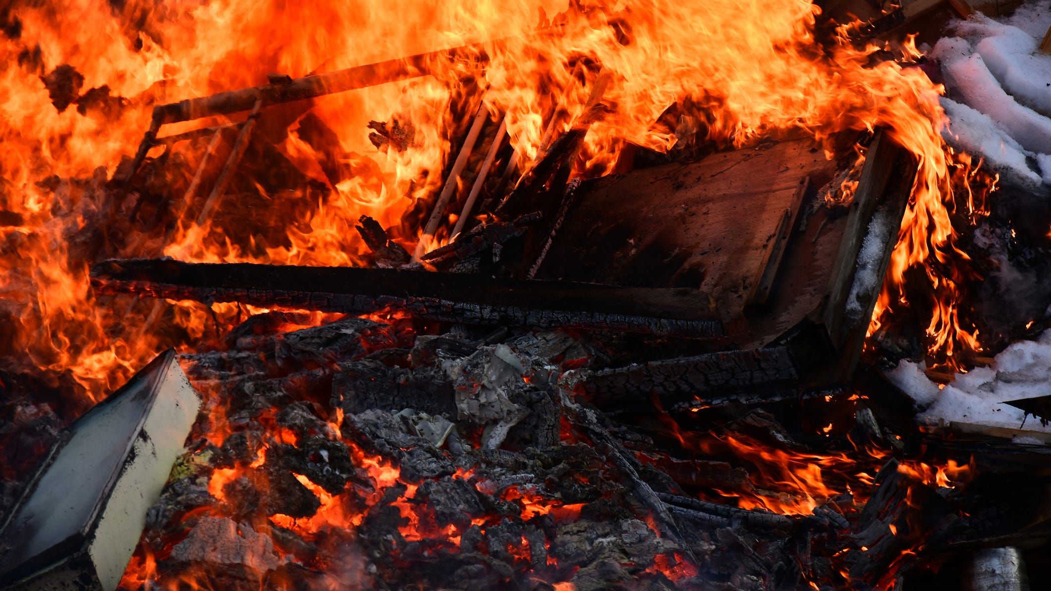 Child escapes house fire that killed 5 family members by jumping from second floor window in Flint