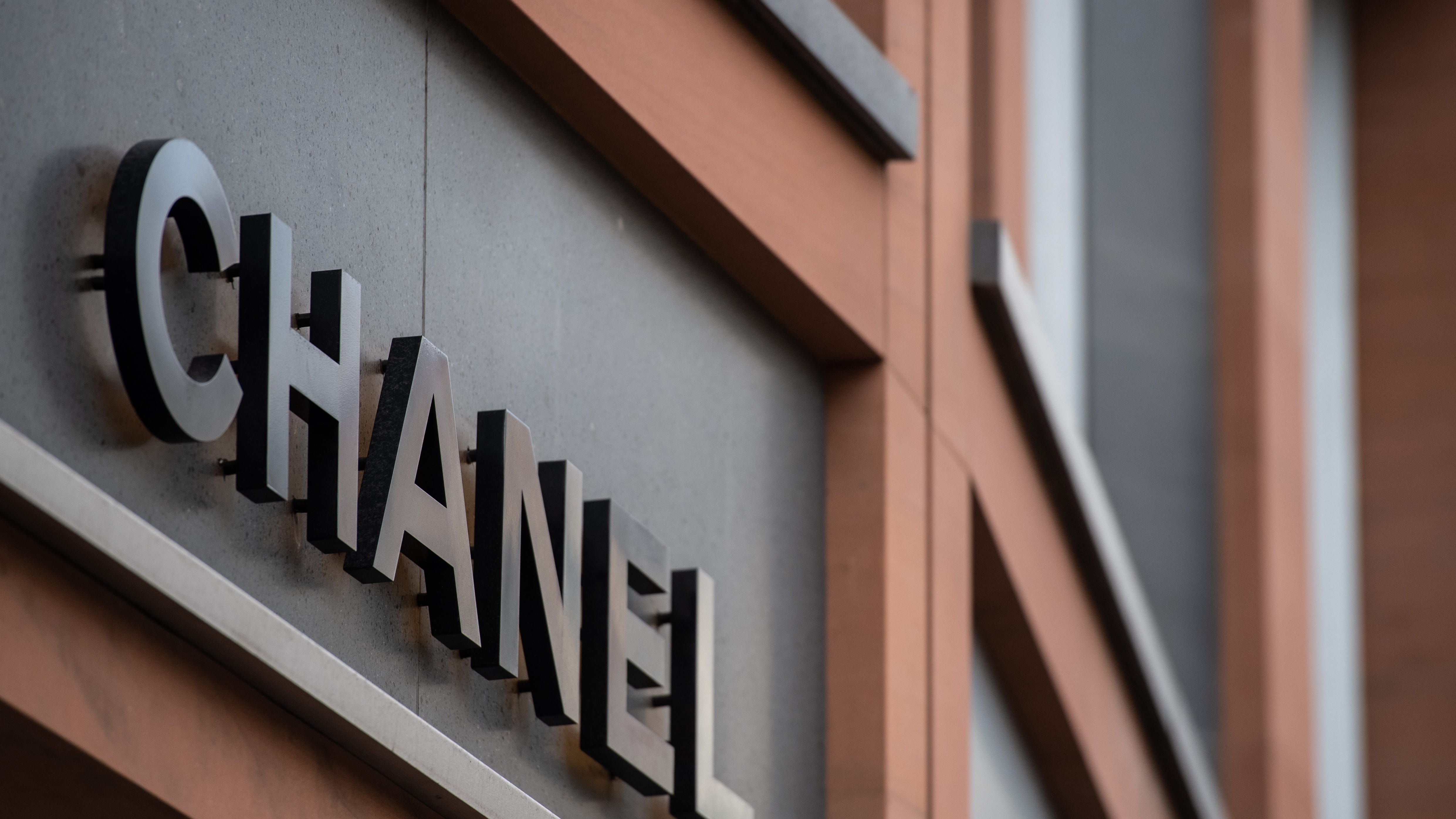 Burglars use stolen van to smash into Chanel store