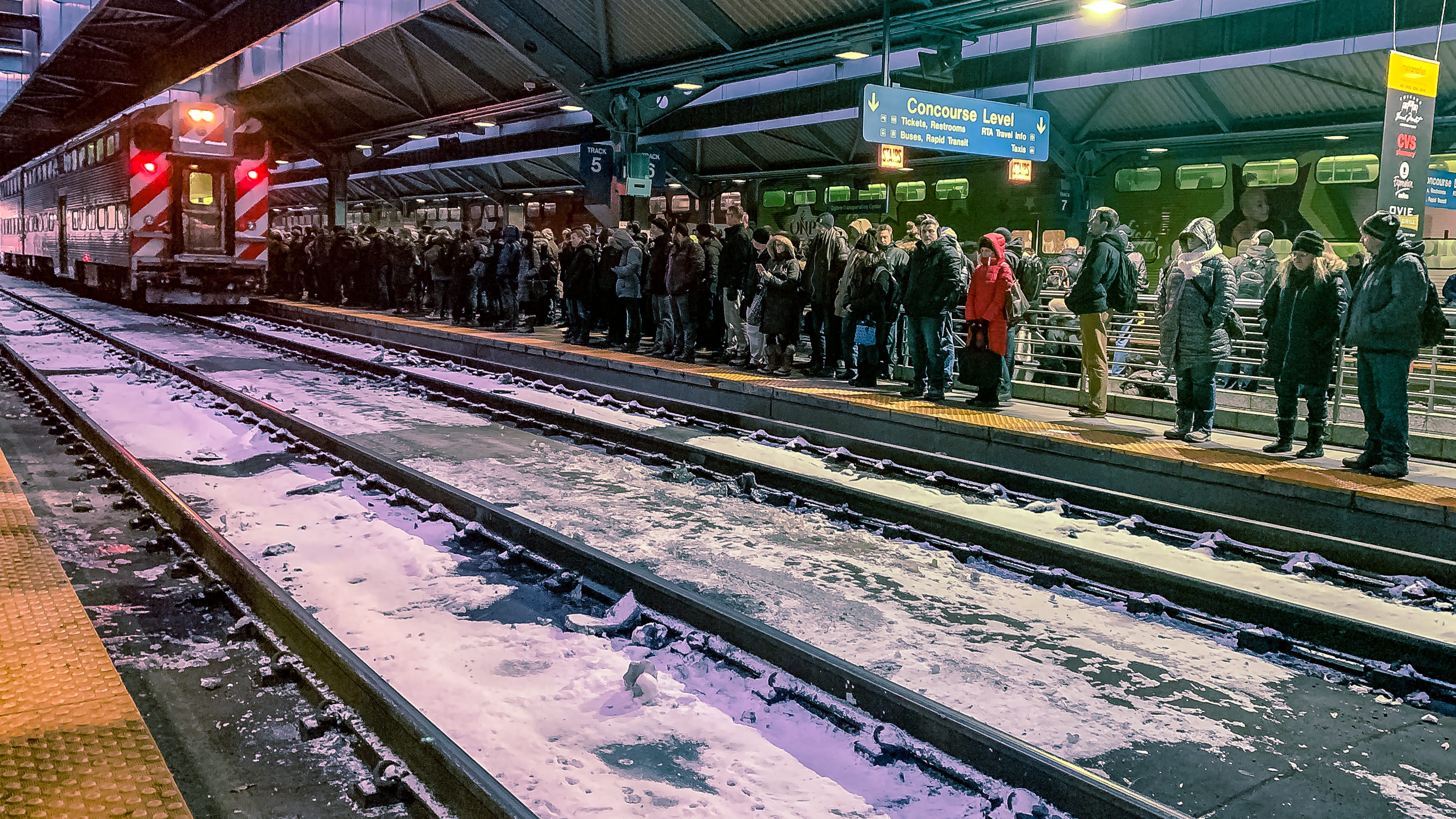Metra prepares for challenging weather conditions combined with holiday weekend