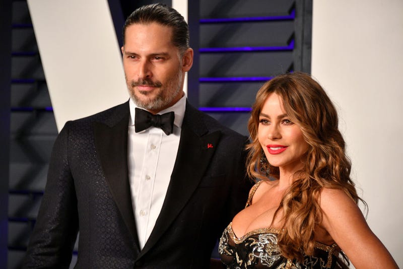 Joe Manganiello (L) and Sofia Vergara attends the 2019 Vanity Fair Oscar