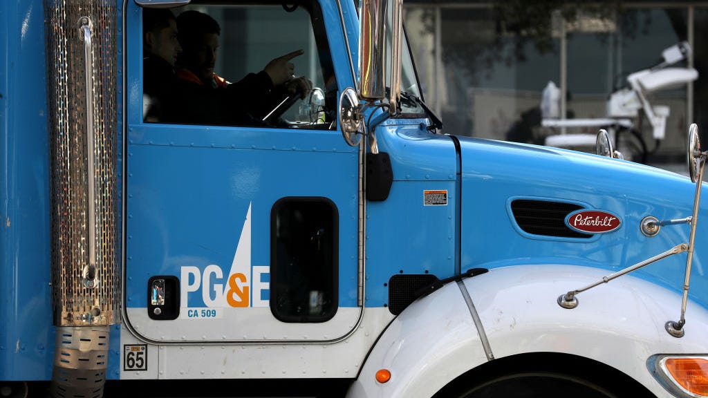 Wet weather prompts power outages across Bay Area