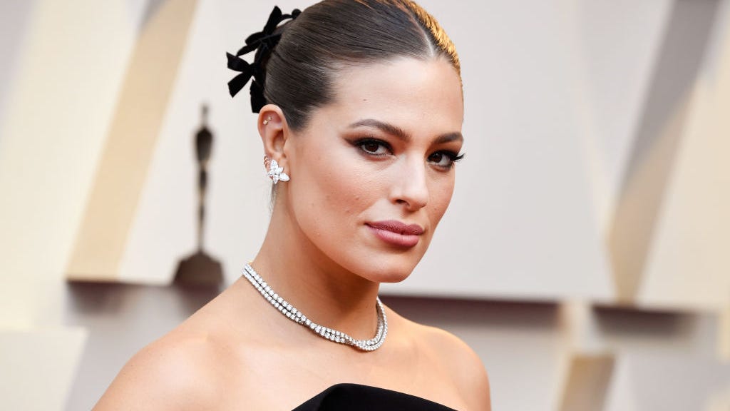 Ashley Graham sends message of body positivity to her fans: 'It’s hot out there and so are you’