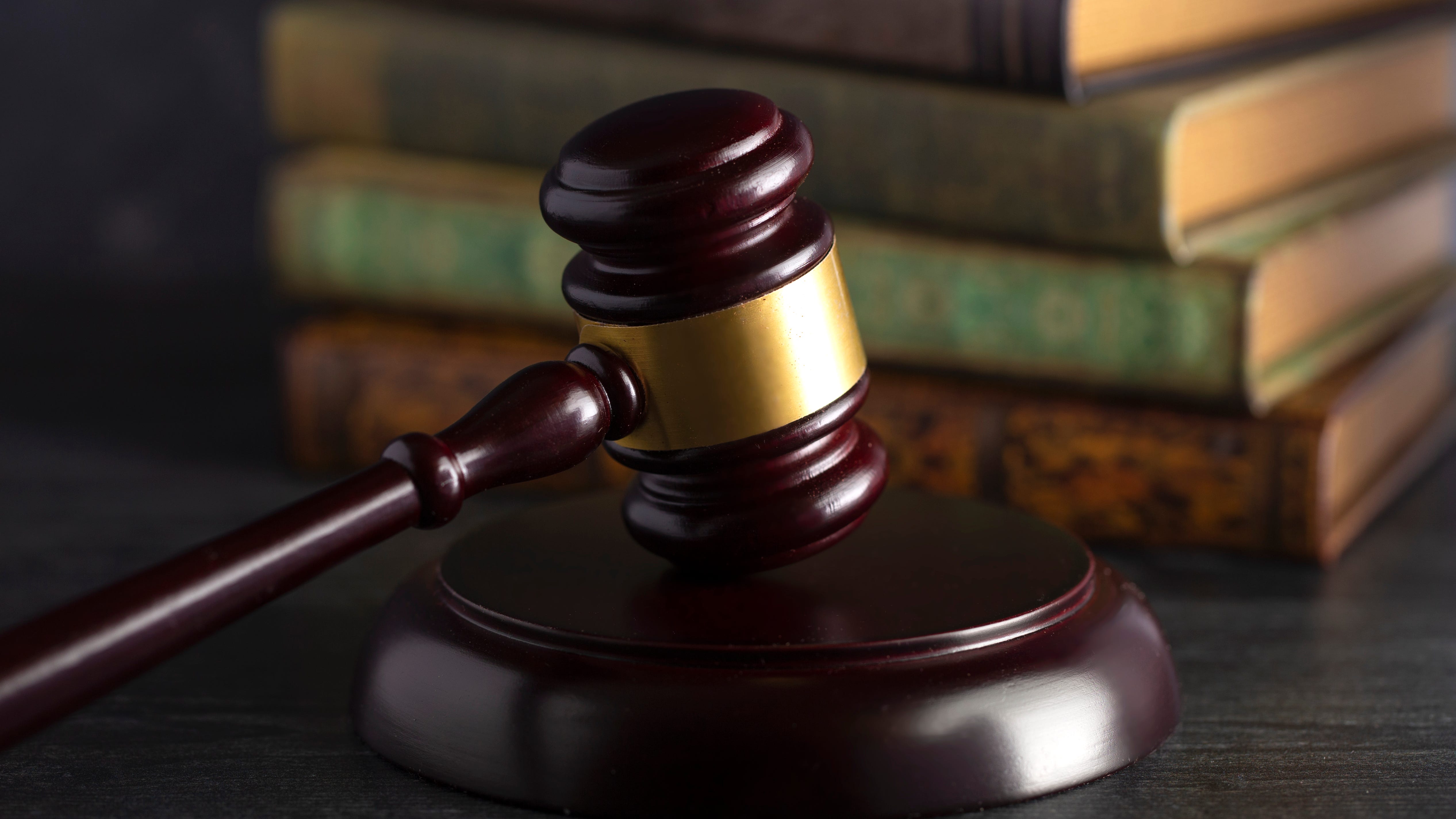 L.A. commission staff member sues, alleging gender discrimination, harassment