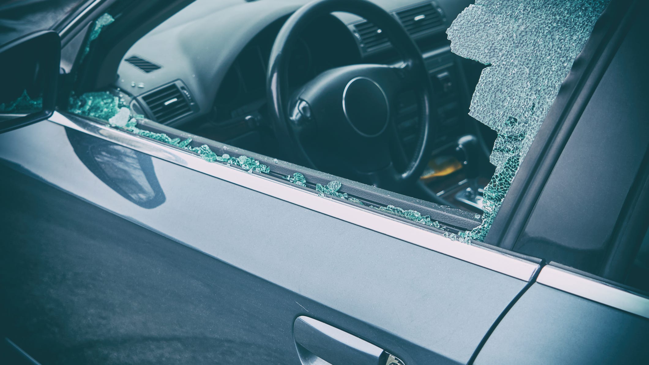 WATCH: Man brazenly breaks into several cars near Oakland's Lake Merritt