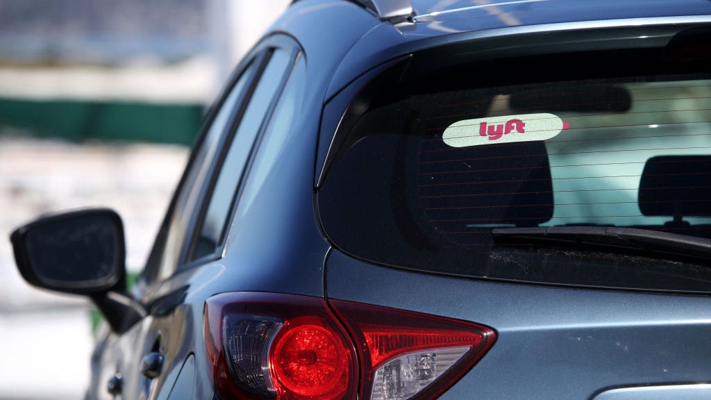 Woman bites off part of Lyft driver's ear in St. Louis, then steals his car