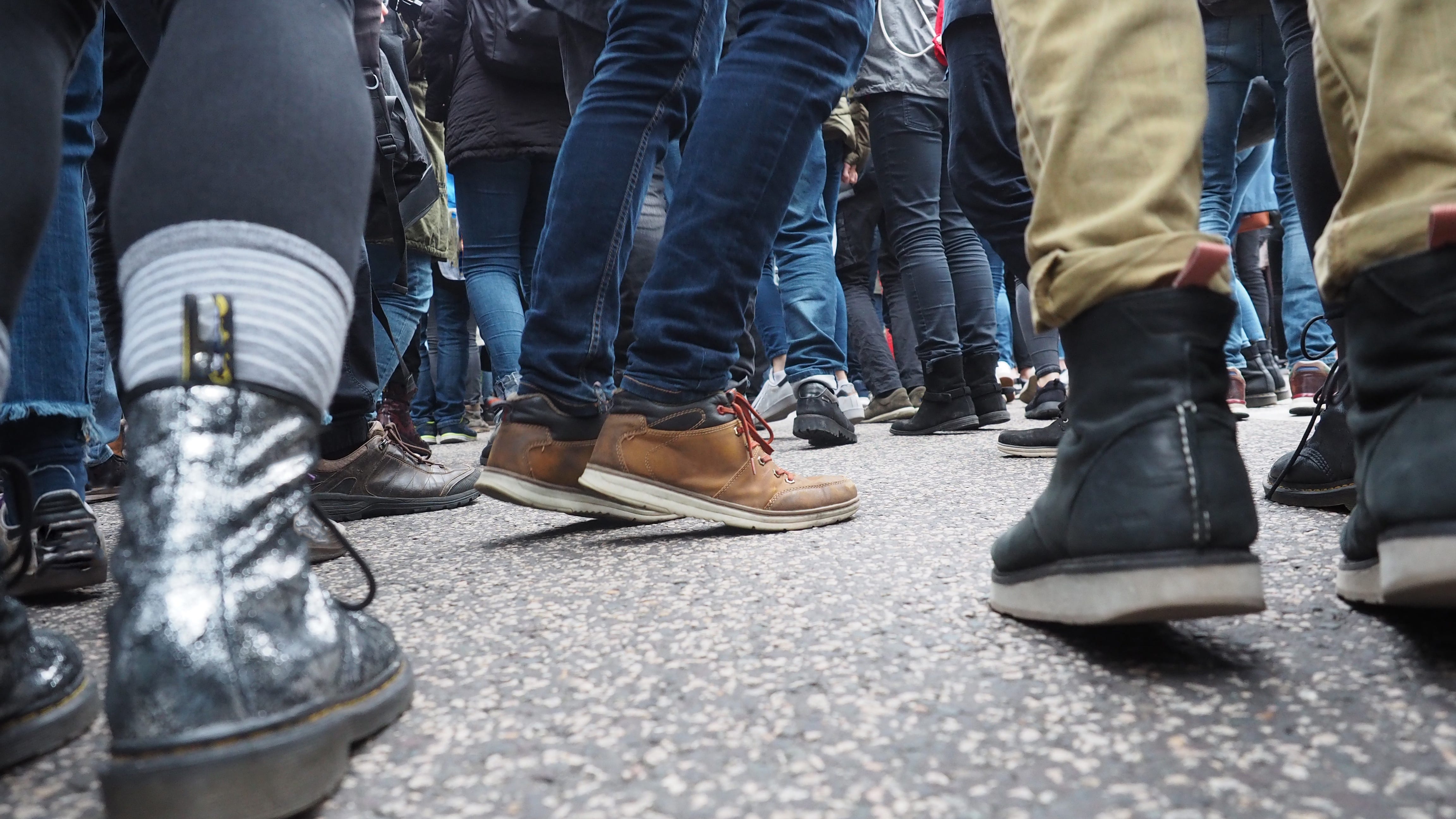 Proviso District 209 switches to e-learning after students from 3 high schools walkout in support of teachers threatening to strike