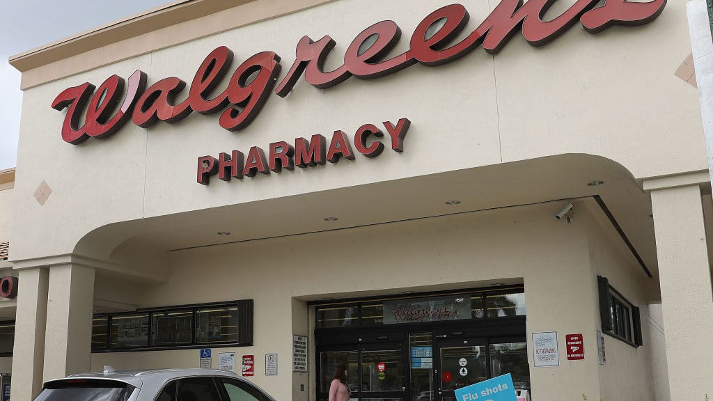 4 thieves wielding hammers rob Antioch Walgreens
