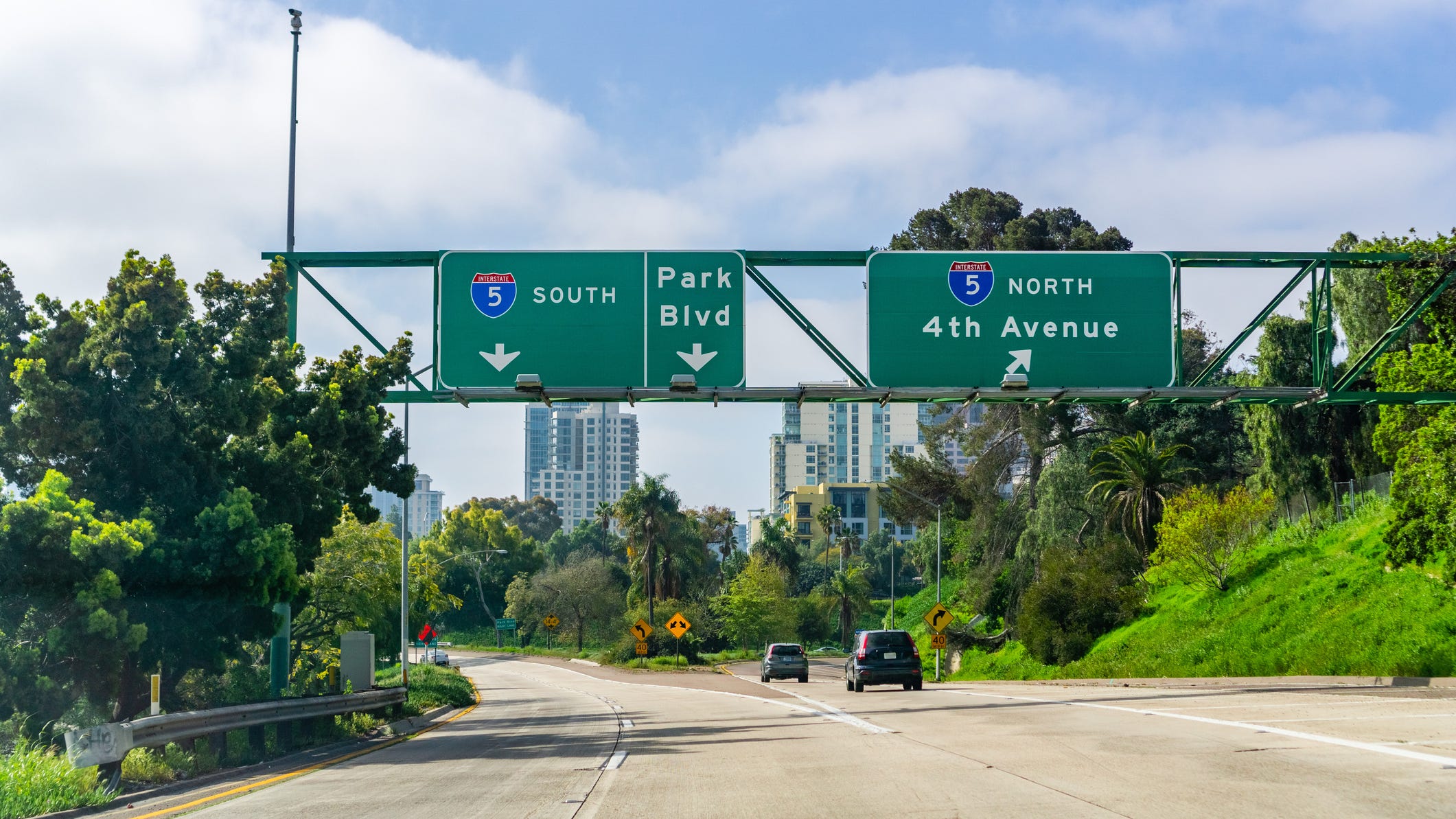 VIDEO: Small plane crash lands on 5 freeway in San Diego