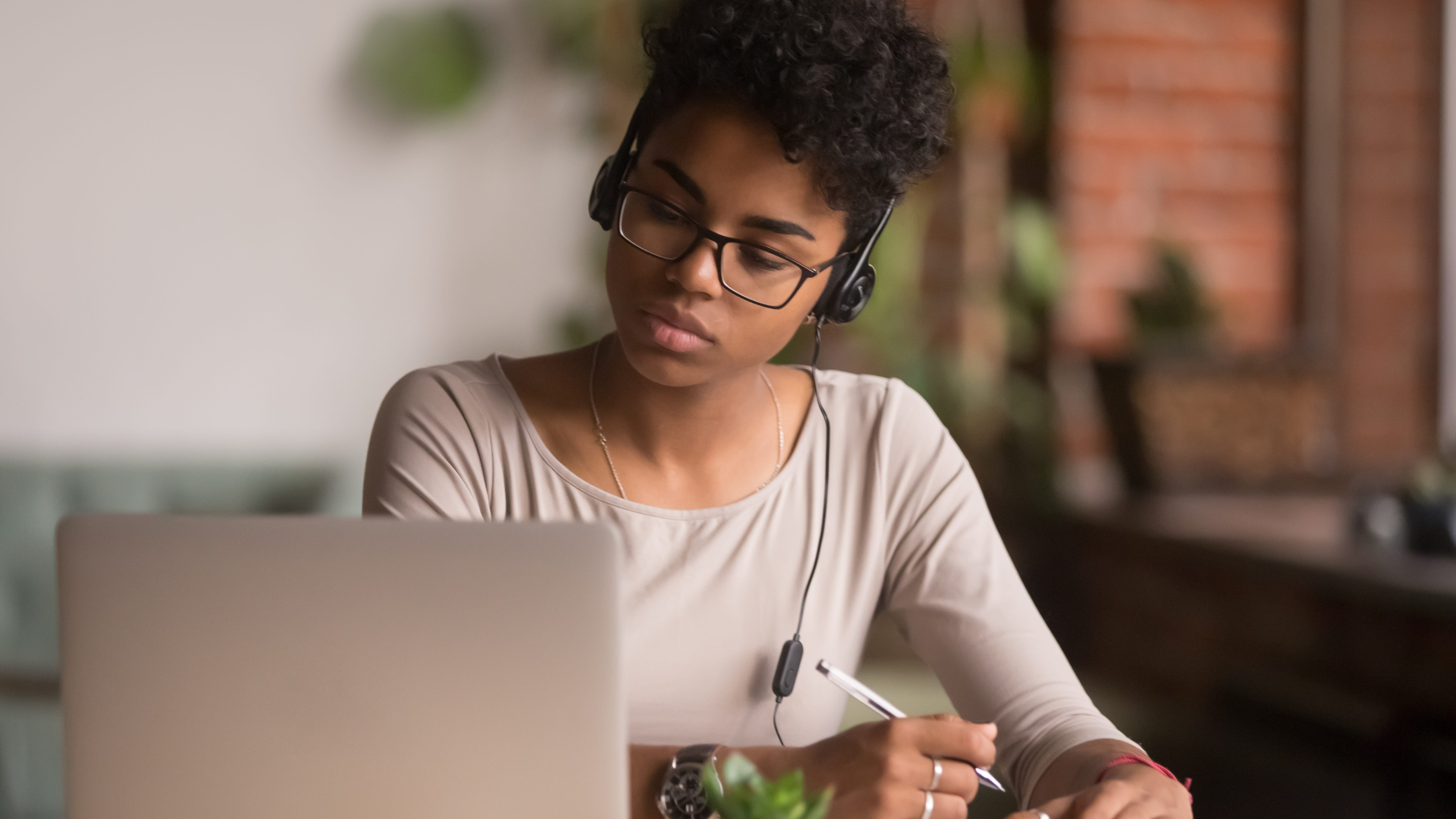 Study finds listening to music while studying helps boost your GPA