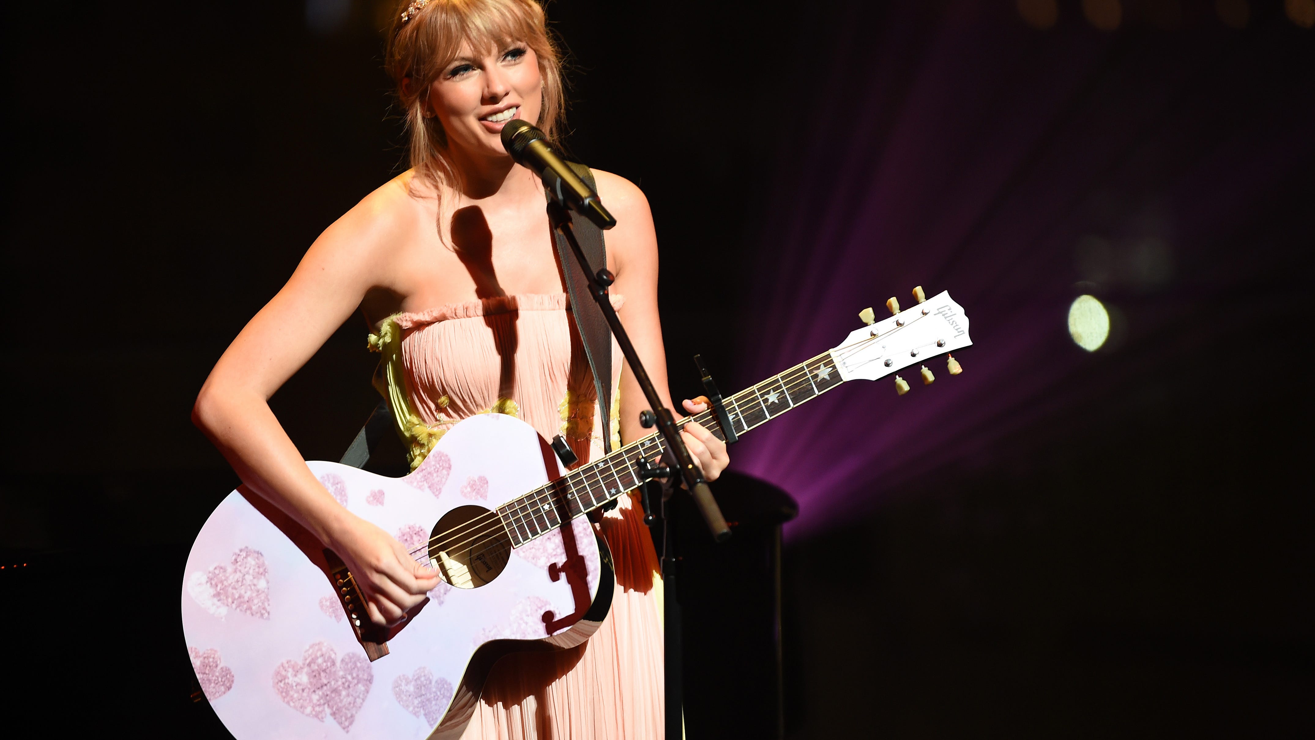 Taylor Swift Sends Out a Surprise Shipment of Signed CDs to Record Stores