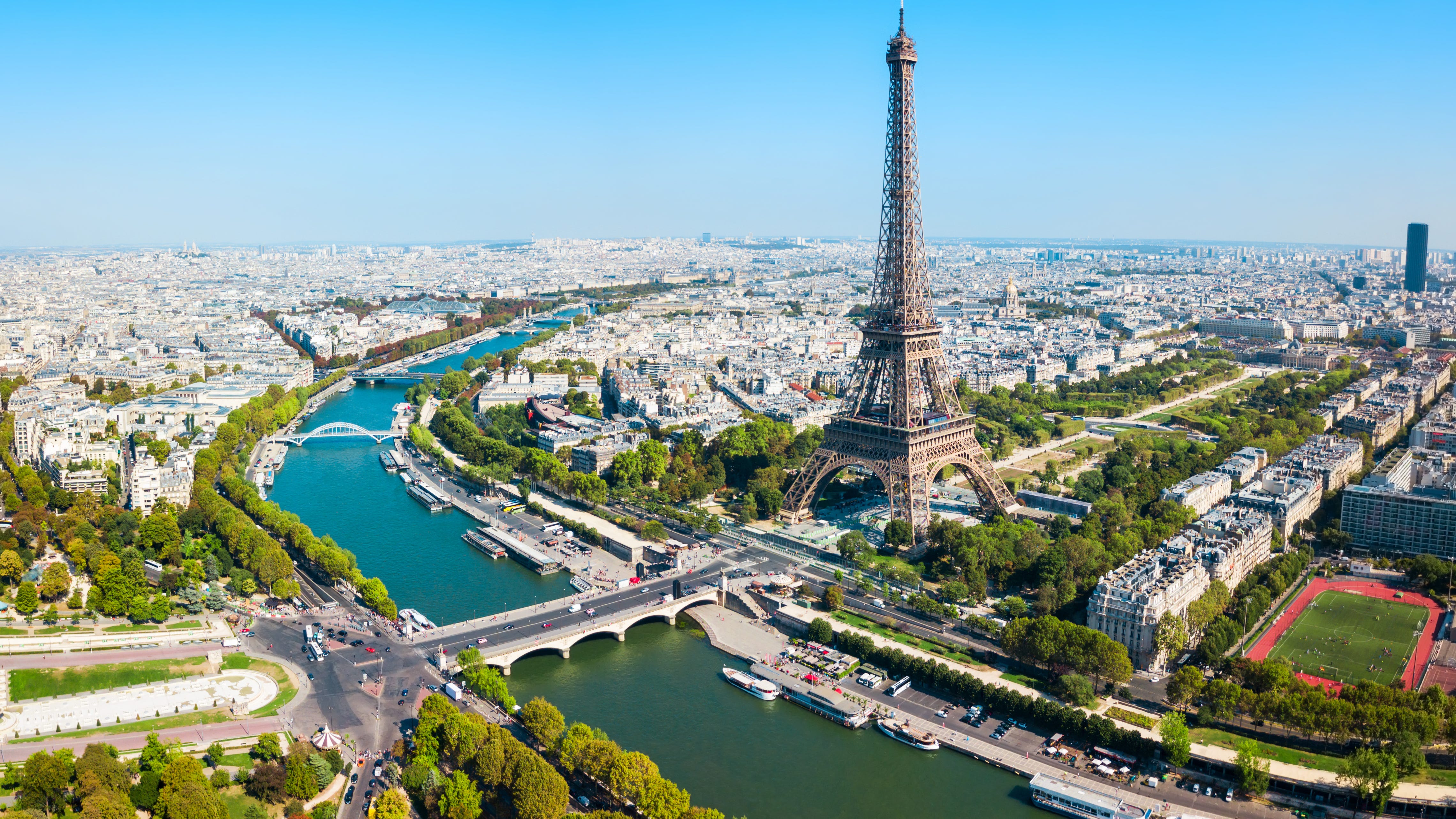 Paris cancels plans for construction around the Eiffel Tower