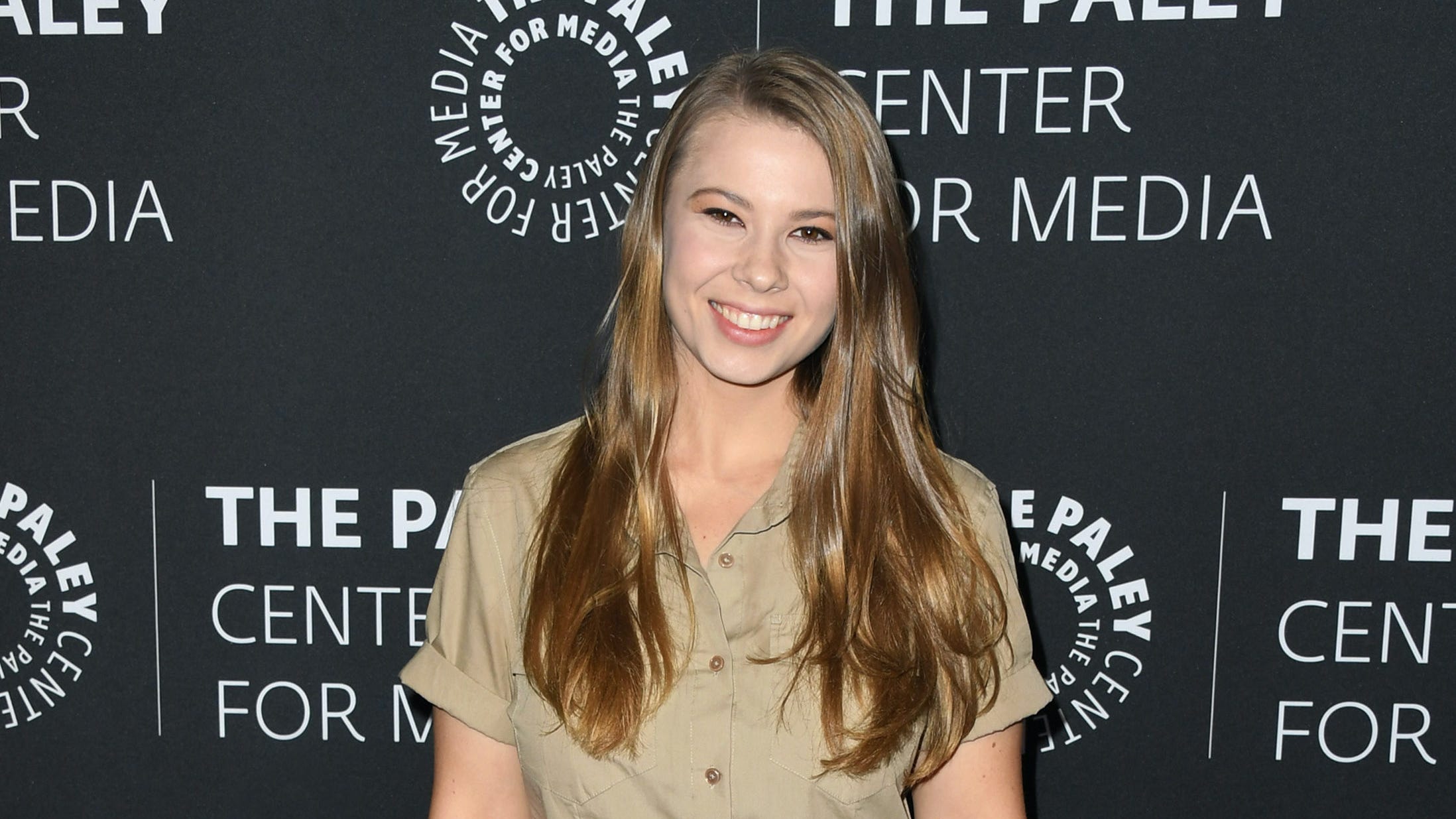 Bindi Irwin recreates her parents’ pregnancy photo in touching maternity shoot