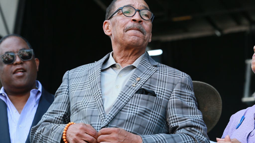 L.A. City Council moves to appoint Herb Wesson as replacement for indicted councilmember Ridley-Thomas