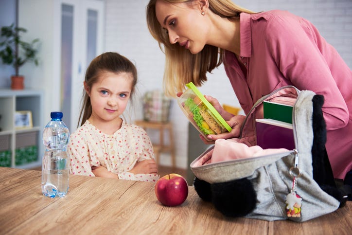 child lunch packing