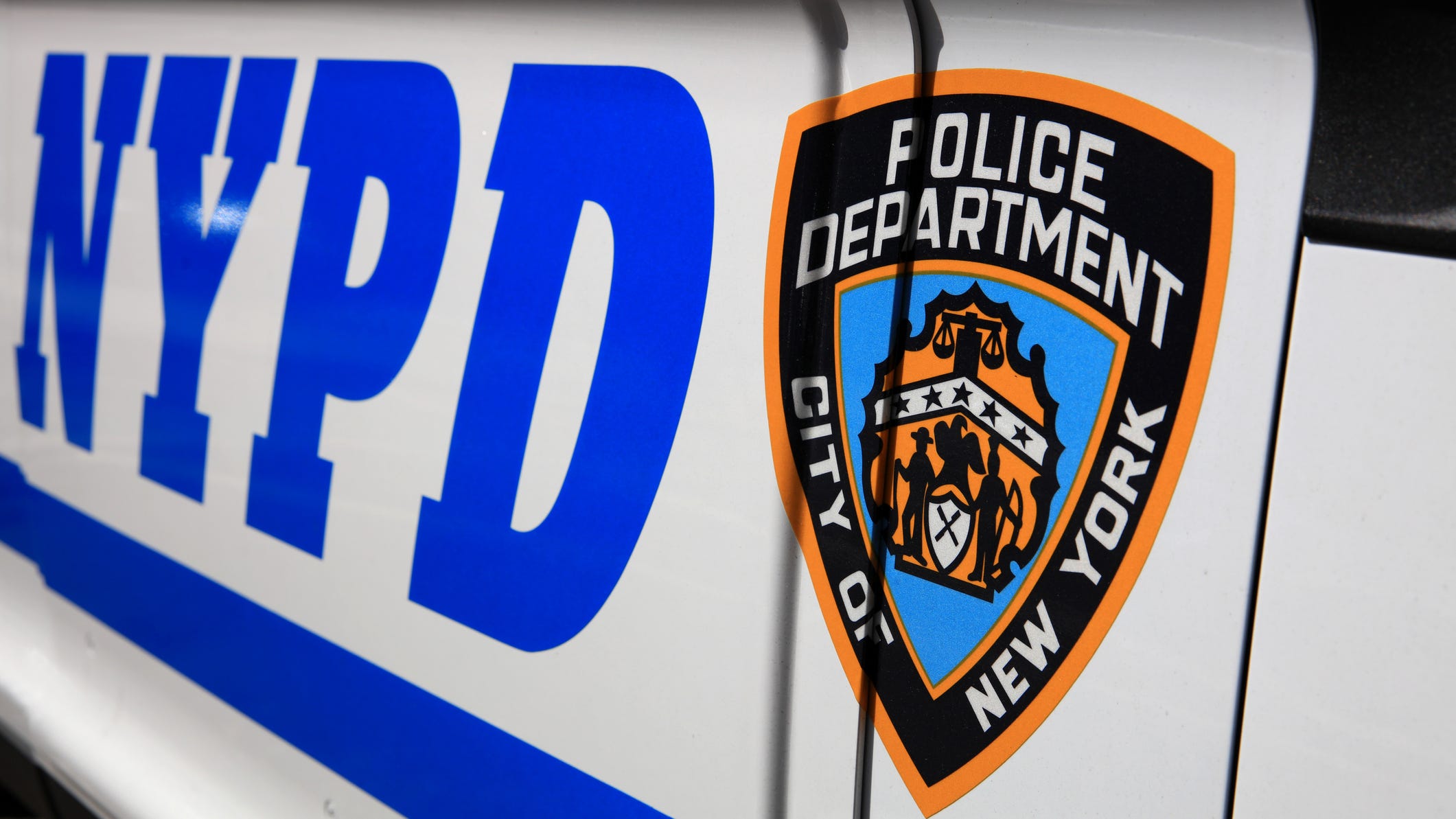 Passenger killed, pedestrian injured after motorcycle hit-run in Queens: NYPD