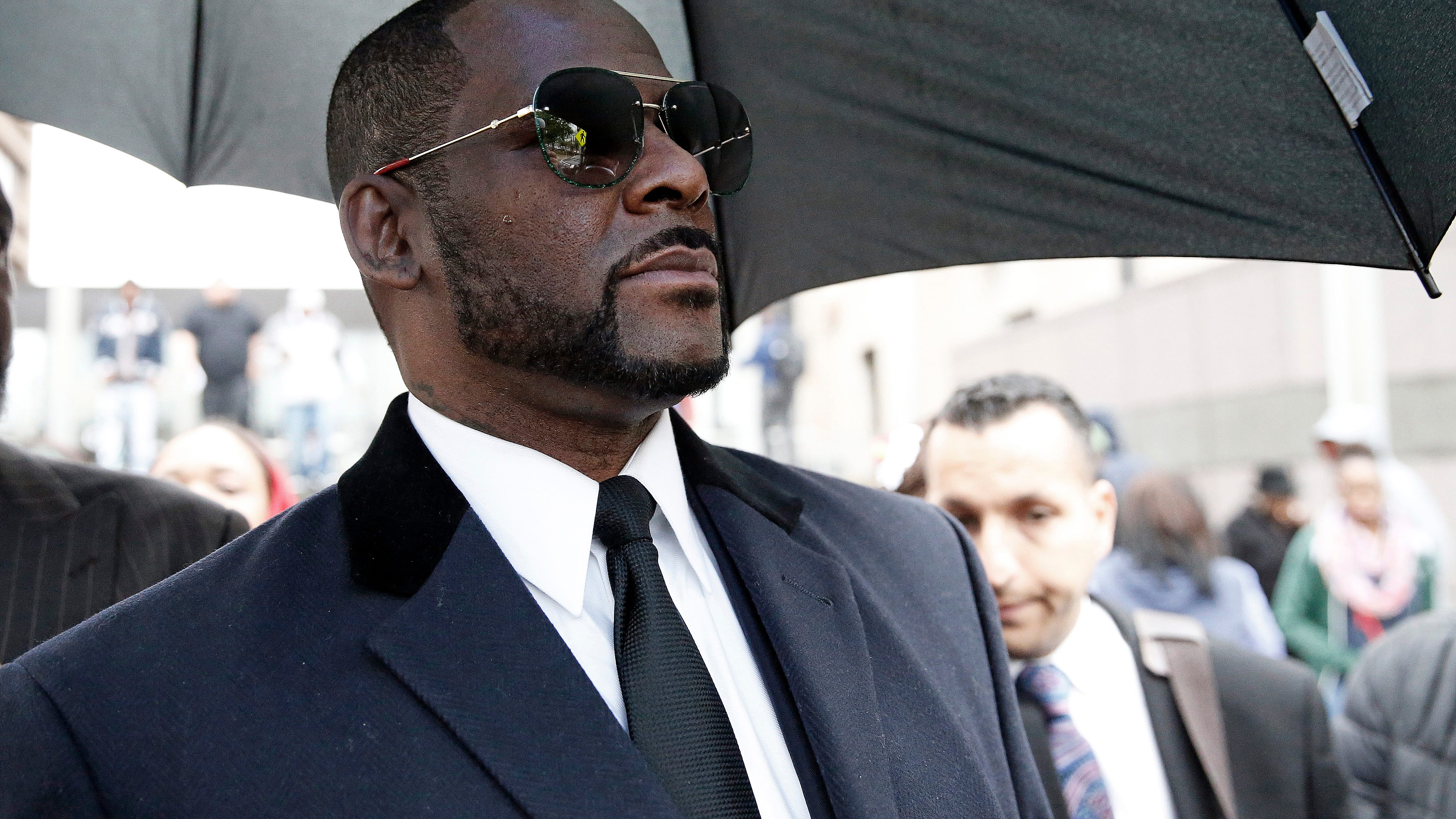 Attorney for R. Kelly files new motion for dismissal of federal child pornography charges