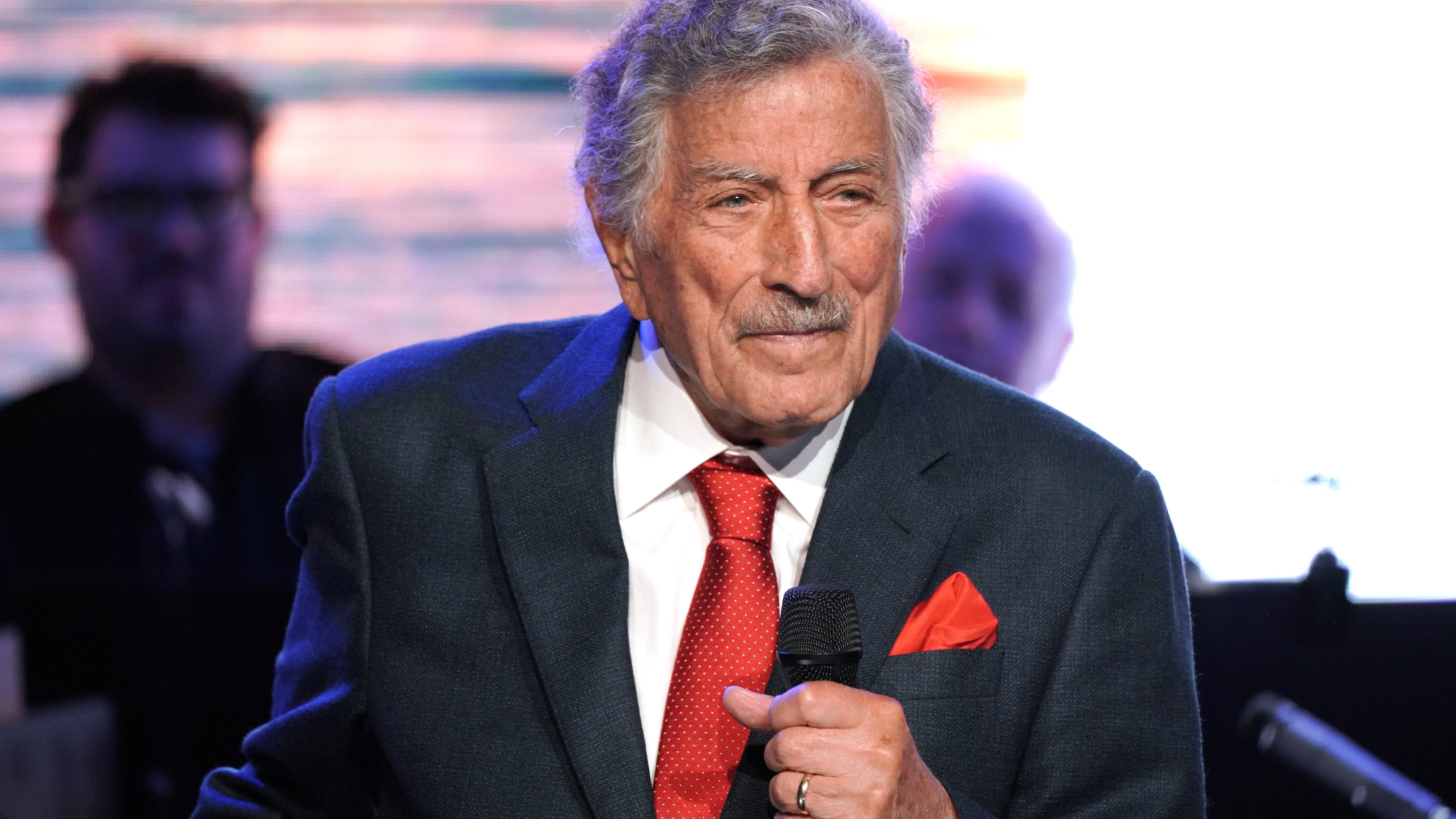 Family reveals singer Tony Bennett is battling Alzheimer's disease