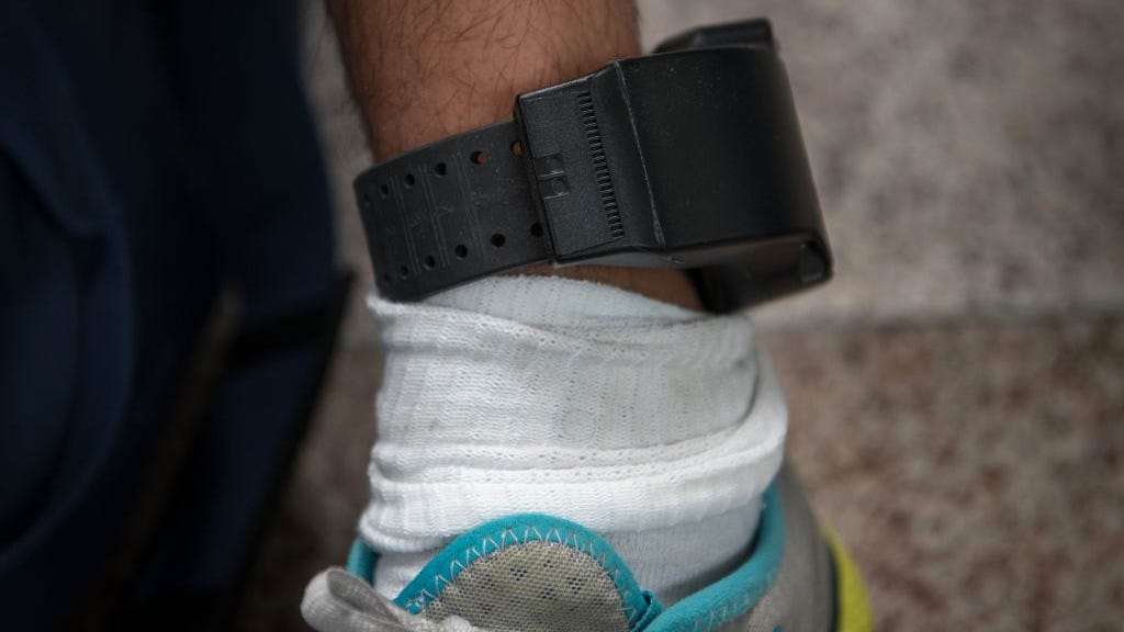 Accused Dallas killer vanishes after cutting off his ankle monitor, trial is postponed