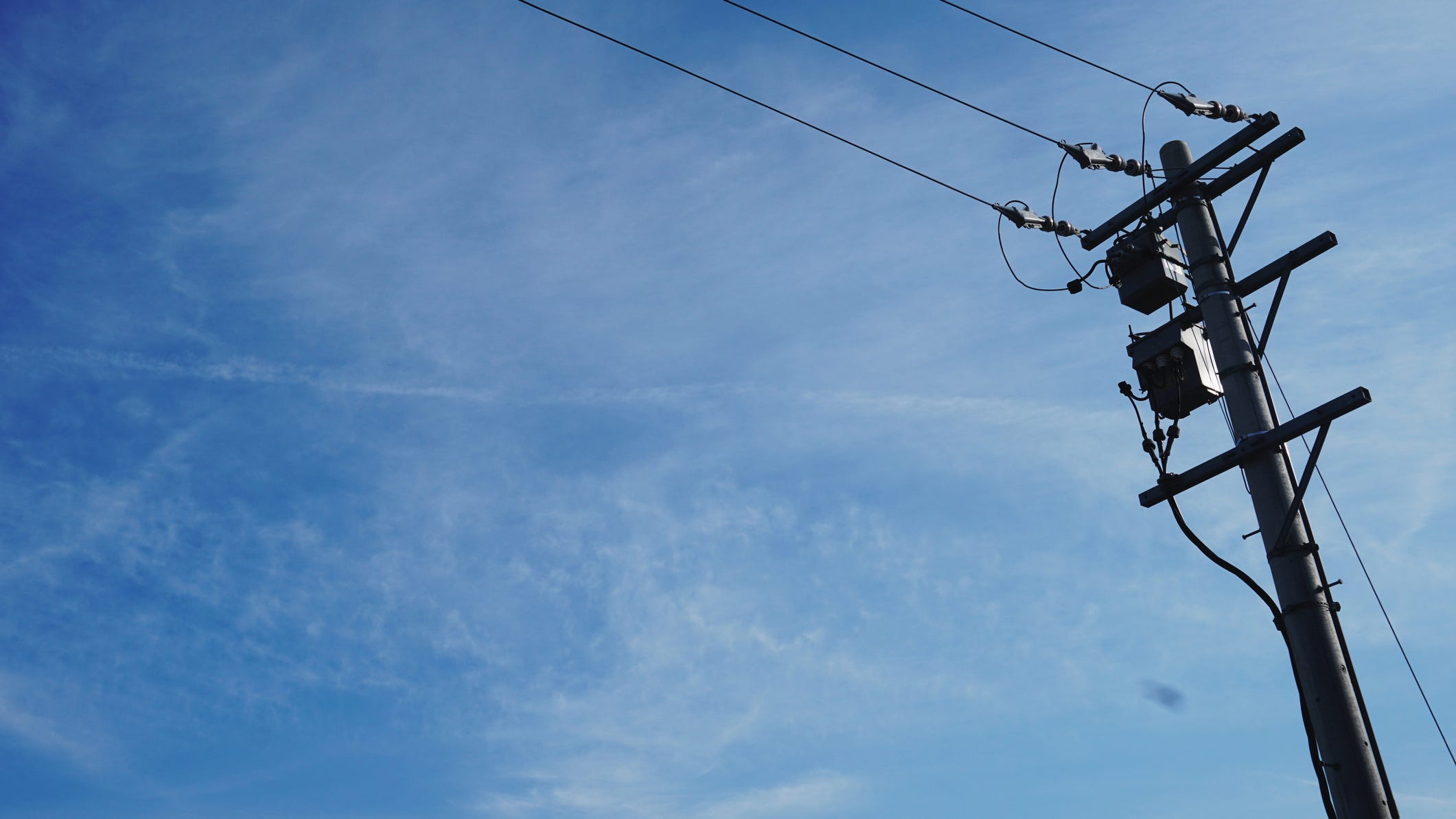 Pickup truck hits power pole in Silver Lake, thousands without electricity