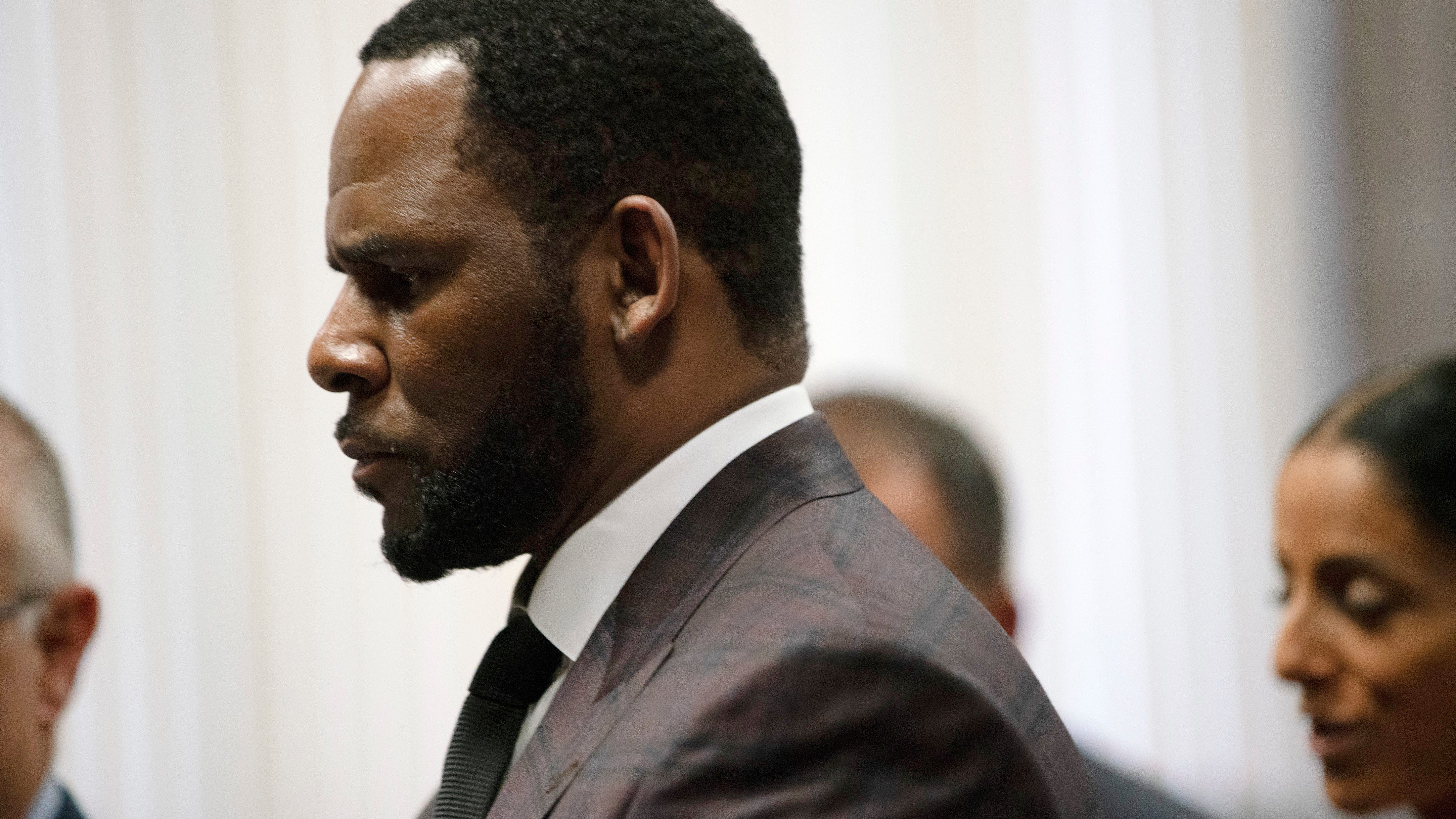 R. Kelly trial postponed for the day, Dirksen Federal Building closed because of 'operational issue'