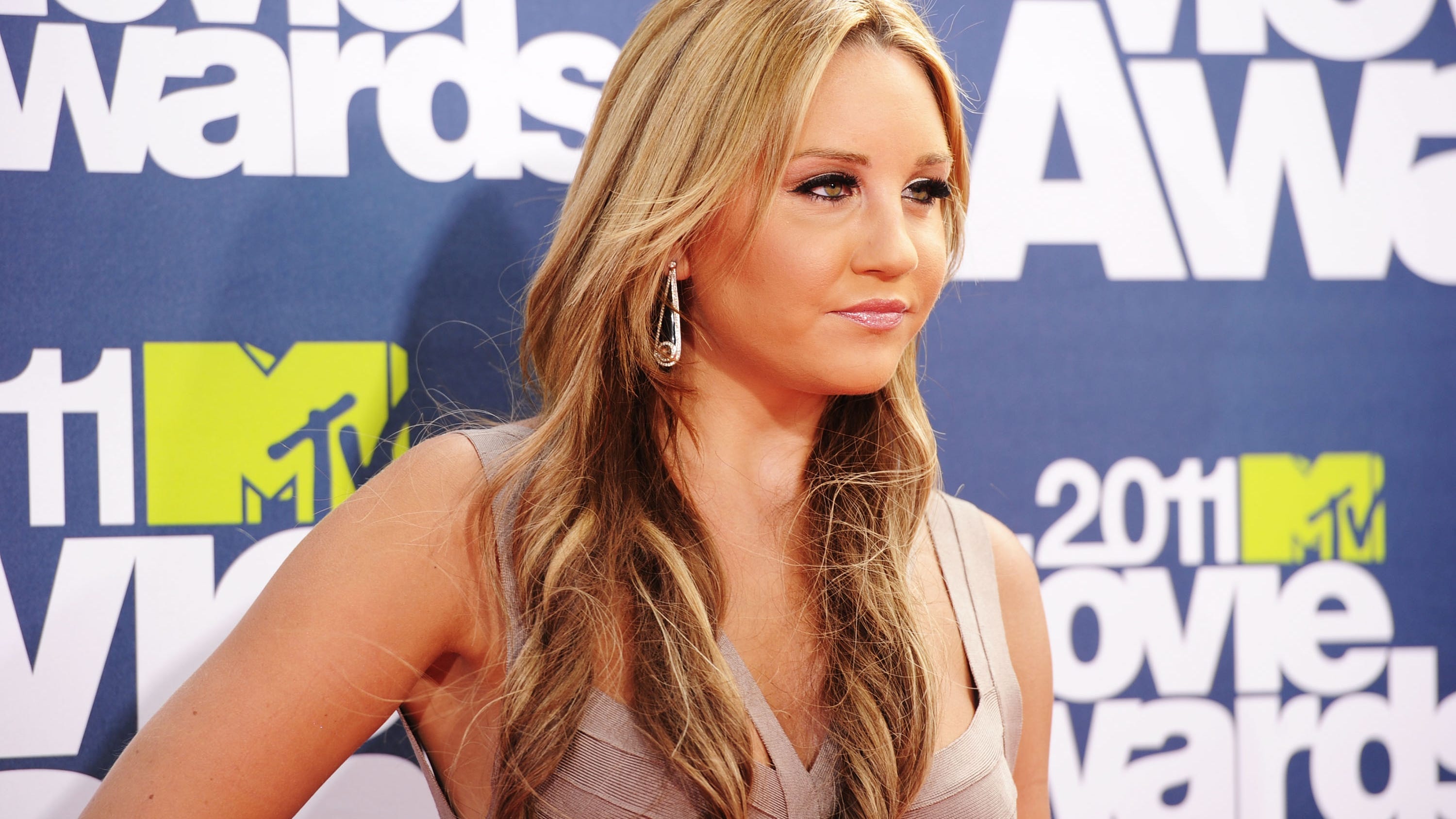 Amanda Bynes reportedly on psych hold after wandering naked Downtown