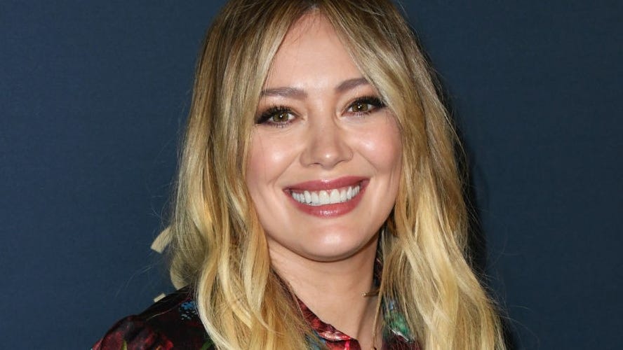 Judge dismisses part of suit over photographer's encounter with Hilary Duff