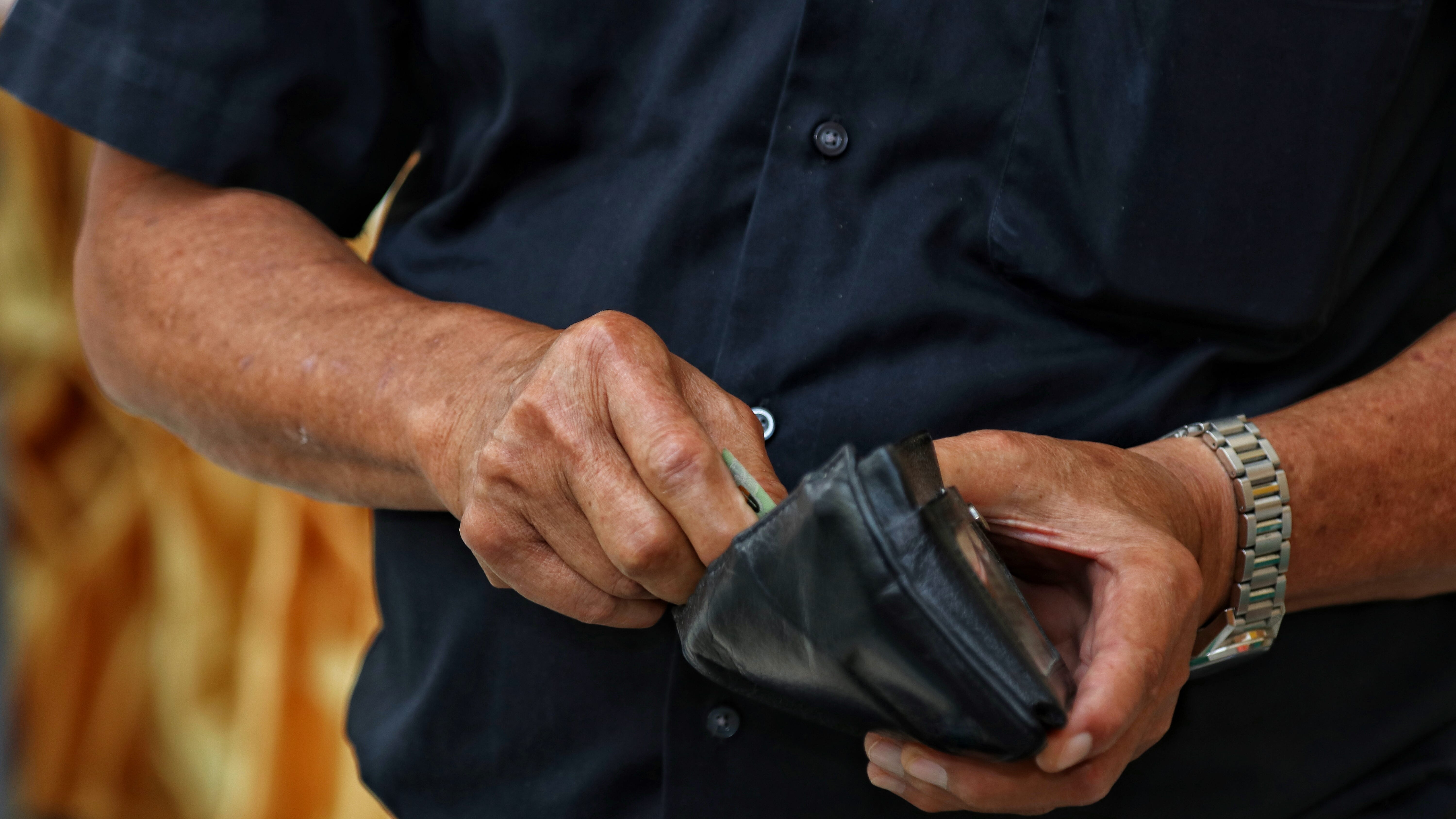 Scam involving fake bail bondsmen targeting seniors in Warren