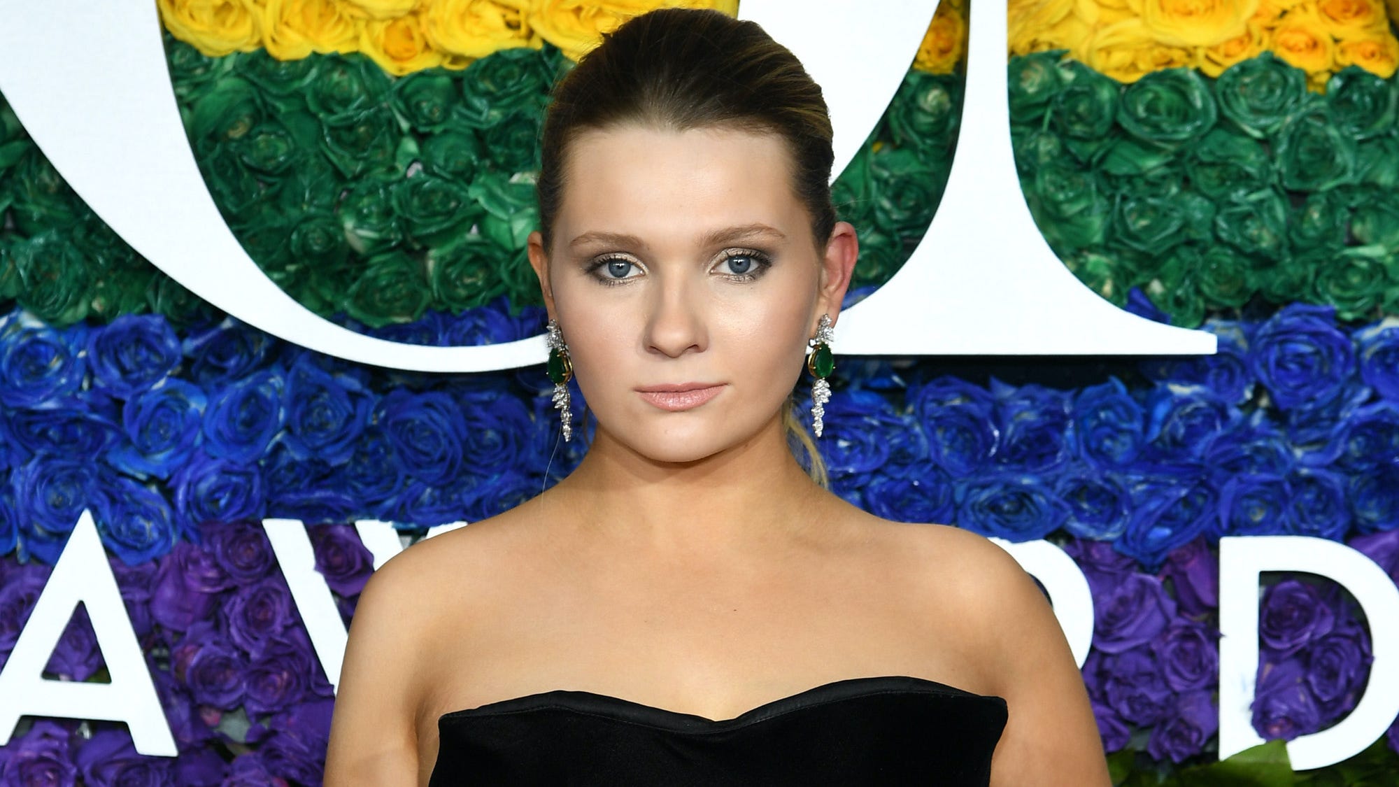 Abigail Breslin claps back at fan who insulted her dad for being on a ventilator with COVID-19