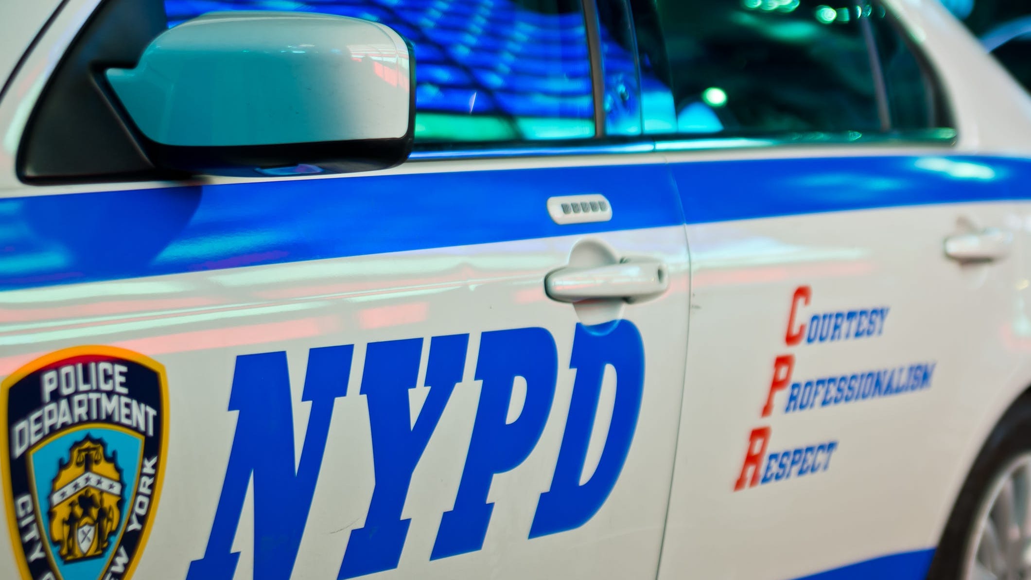 Man stabbed in face near Whole Foods in Chelsea