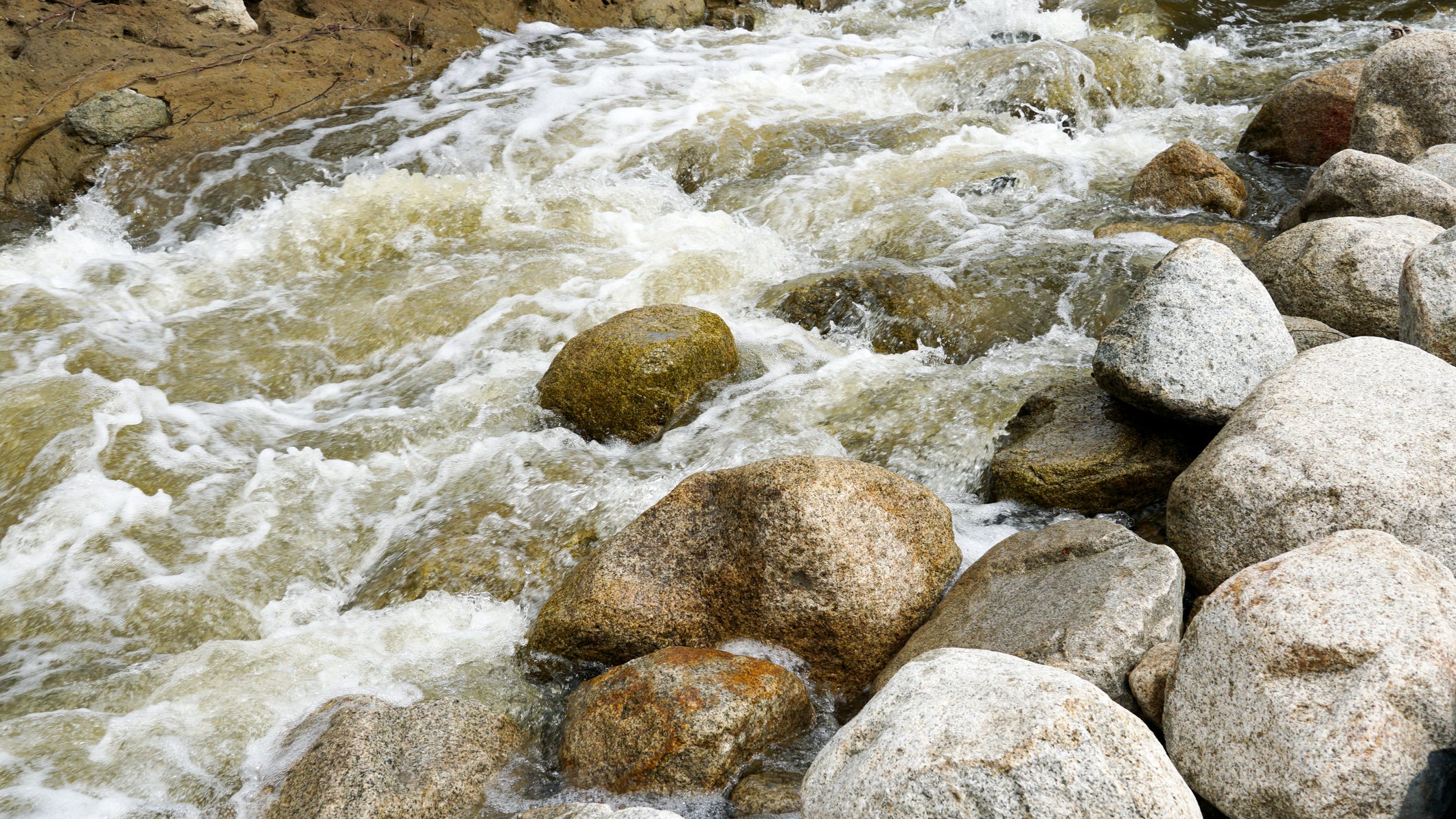 Woman dies after saving teen from fall over waterfall