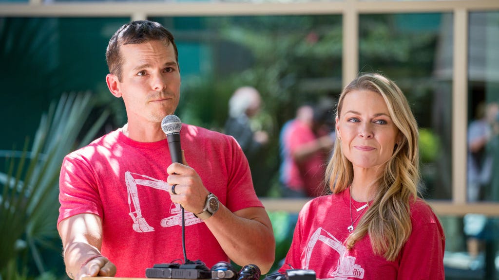 Granger Smith’s Wife Amber Shares Photo Gallery of the ‘Light’ Surrounding Late Son River