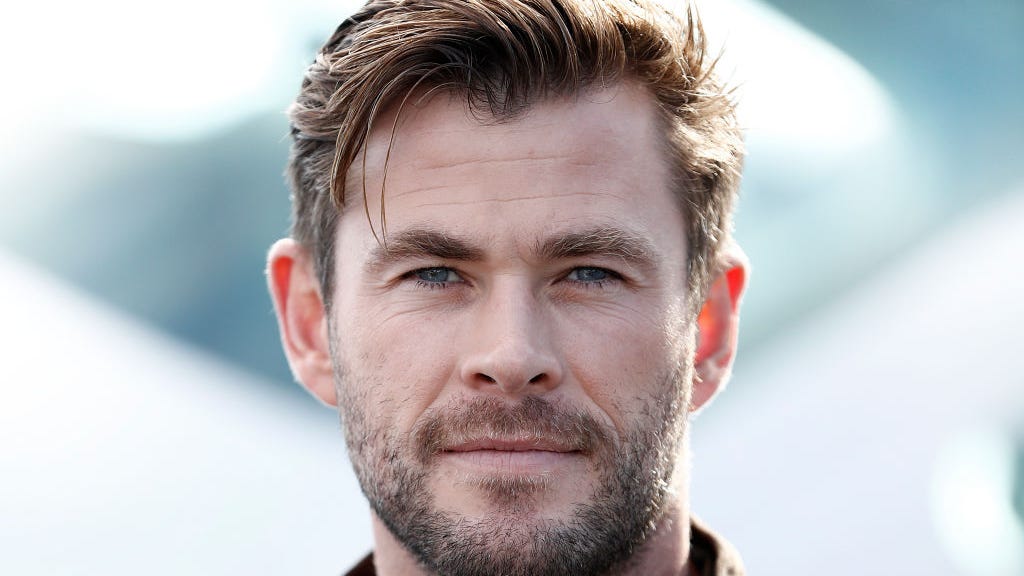 Chris Hemsworth flexes massive biceps as 'Thor' in tight white tank top: ‘Buckle in’
